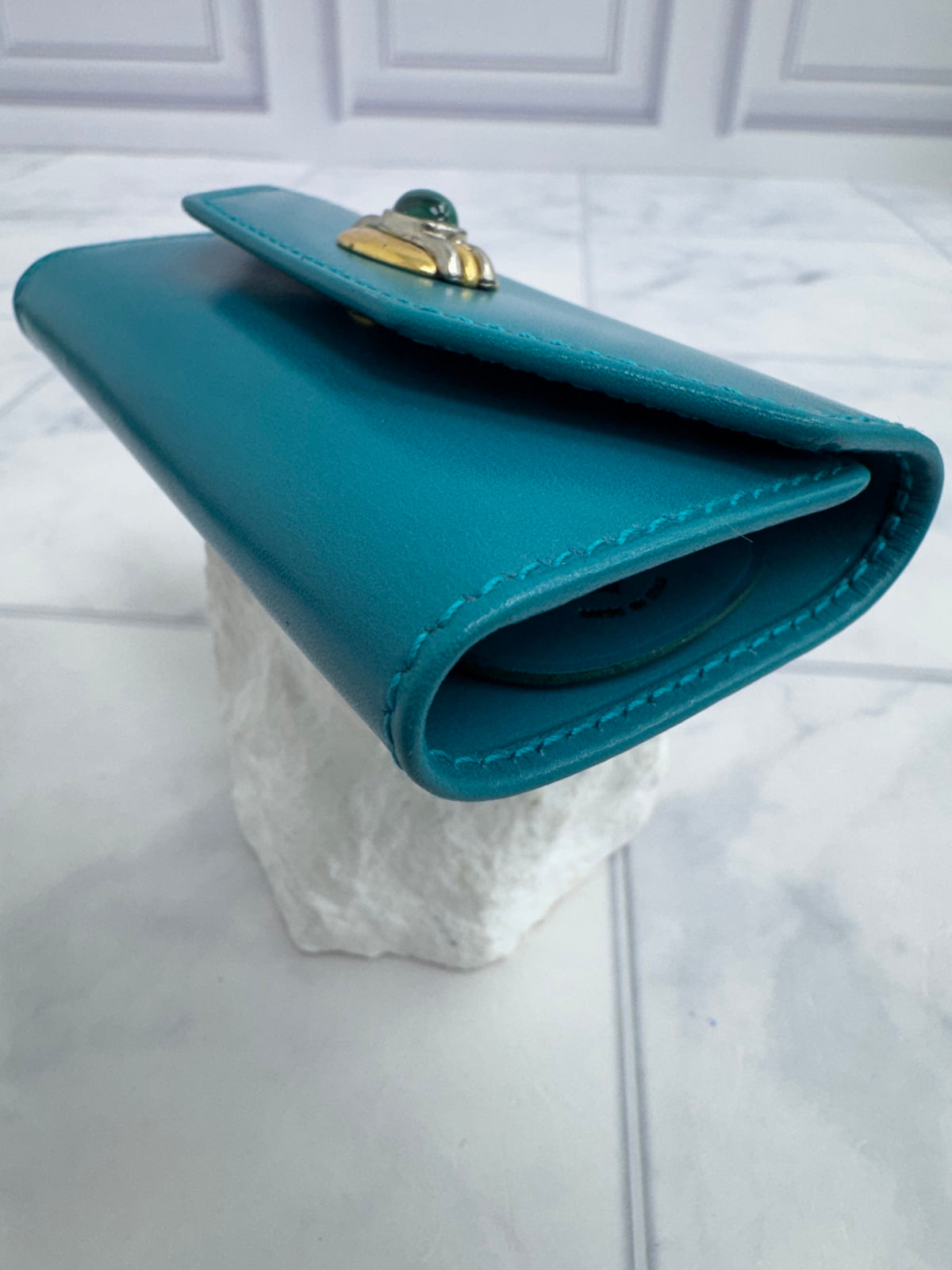 LIKE NEW - Gucci Teal 4 Ring Key Case
