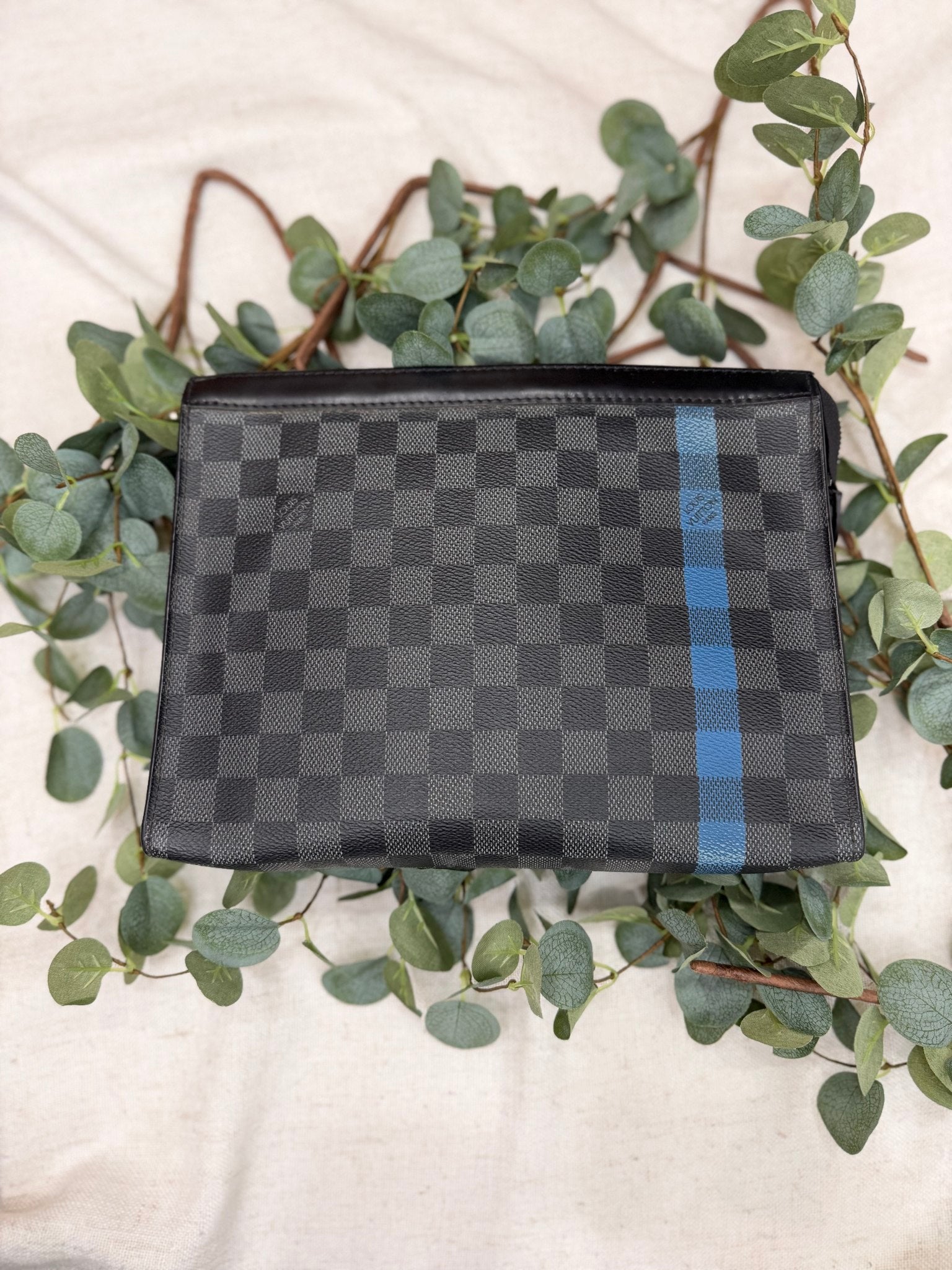 Louis Vuitton Damier Graphite Voyage MM Pochette