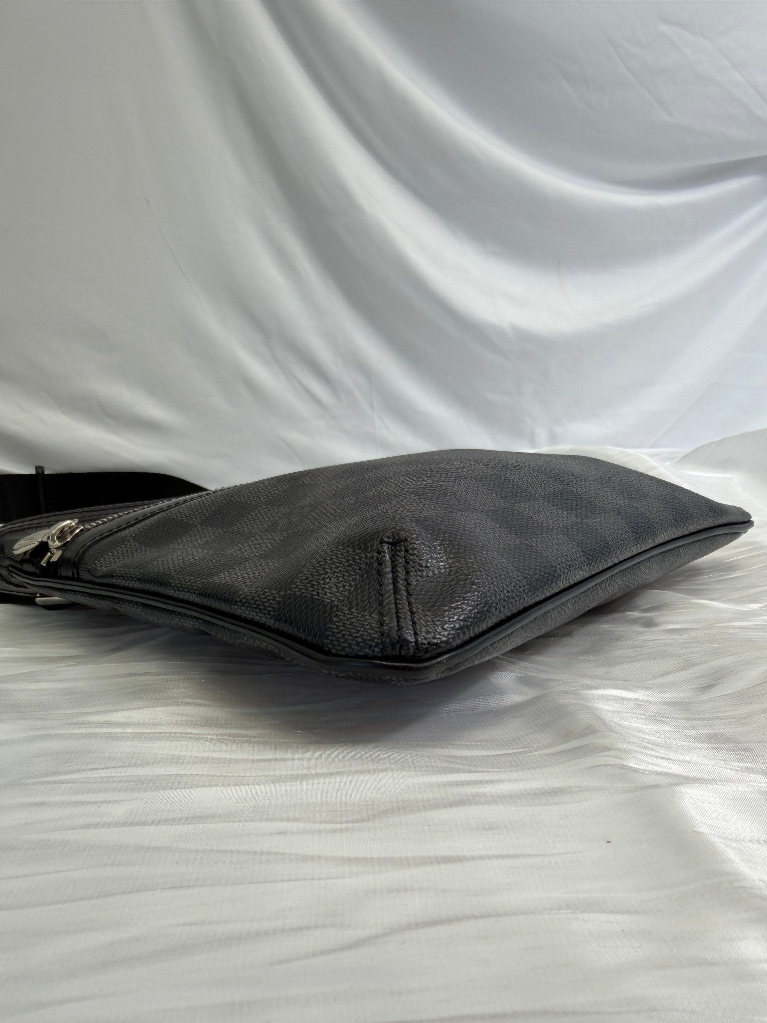 Louis Vuitton Damier Graphite Thomas Messenger Bag