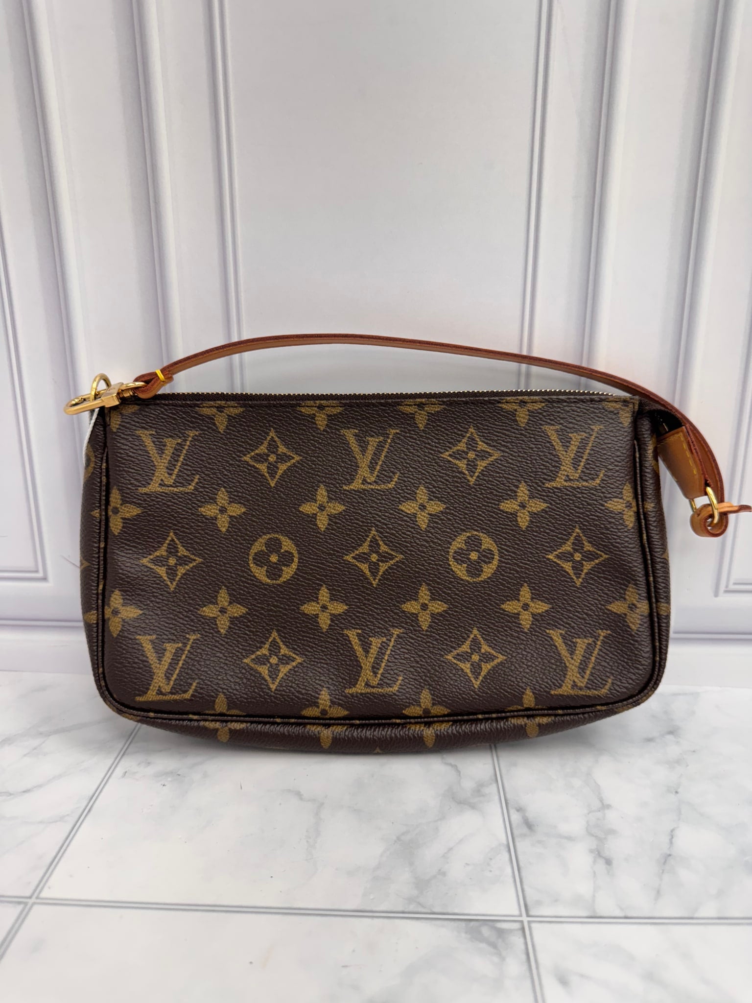 LIKE NEW - Louis Vuitton Monogram Pochette Accessoires