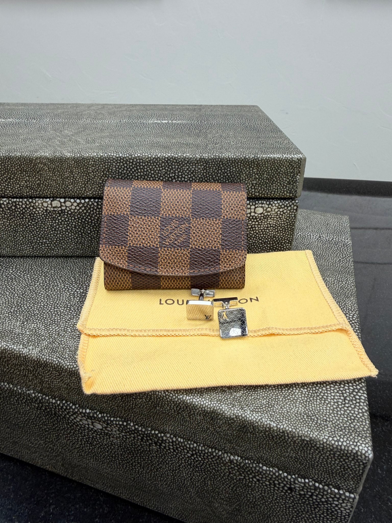 LIKE NEW - Louis Vuitton Damier Ebene Bouton De Manchette Cufflinks And Case