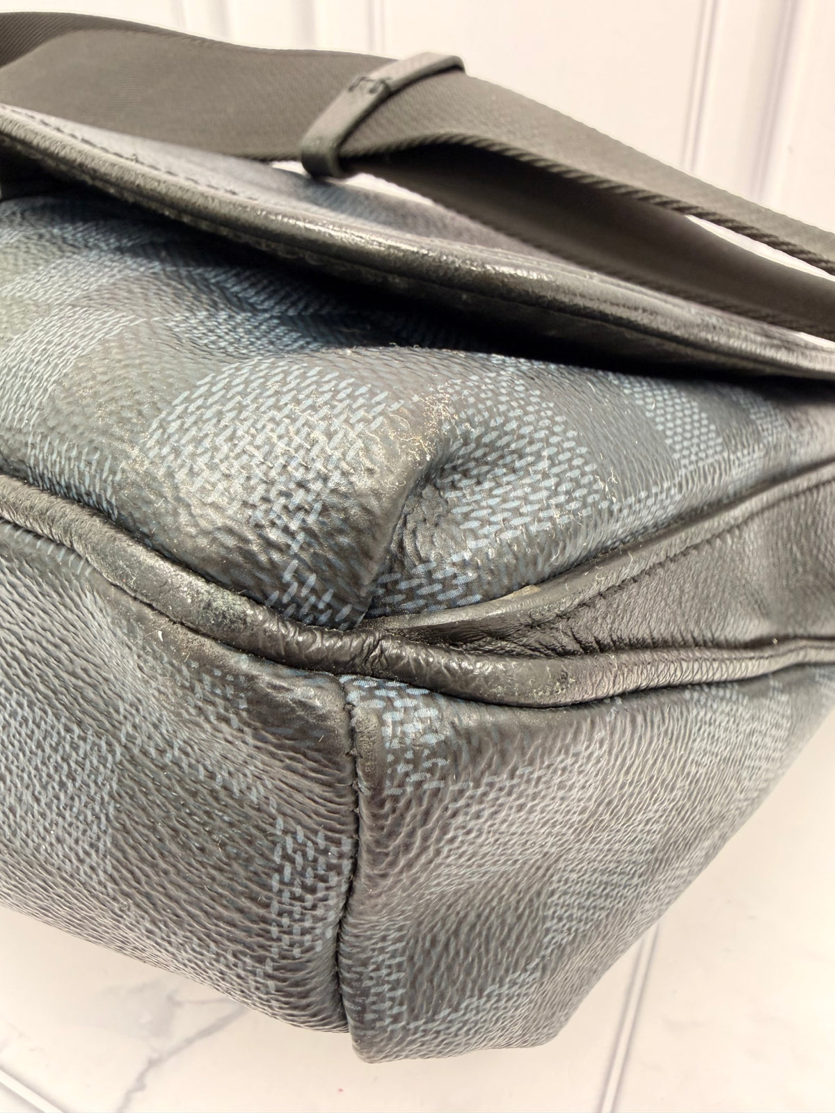Louis Vuitton Damier Graphite Daniel MM Messenger Bag