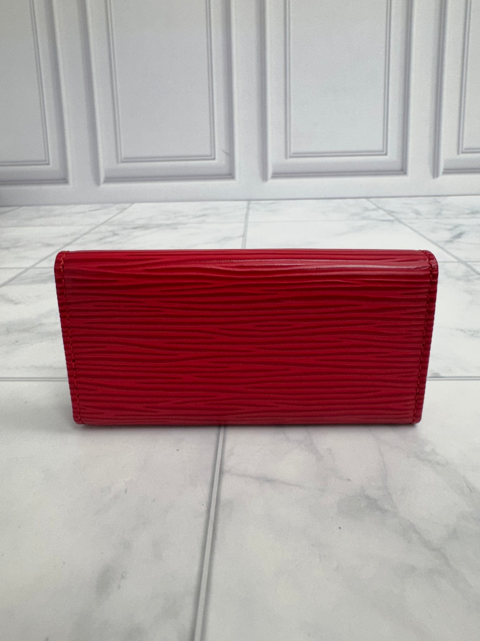 LIKE NEW - Louis Vuitton Red Epi Leather 4 Ring Key Case