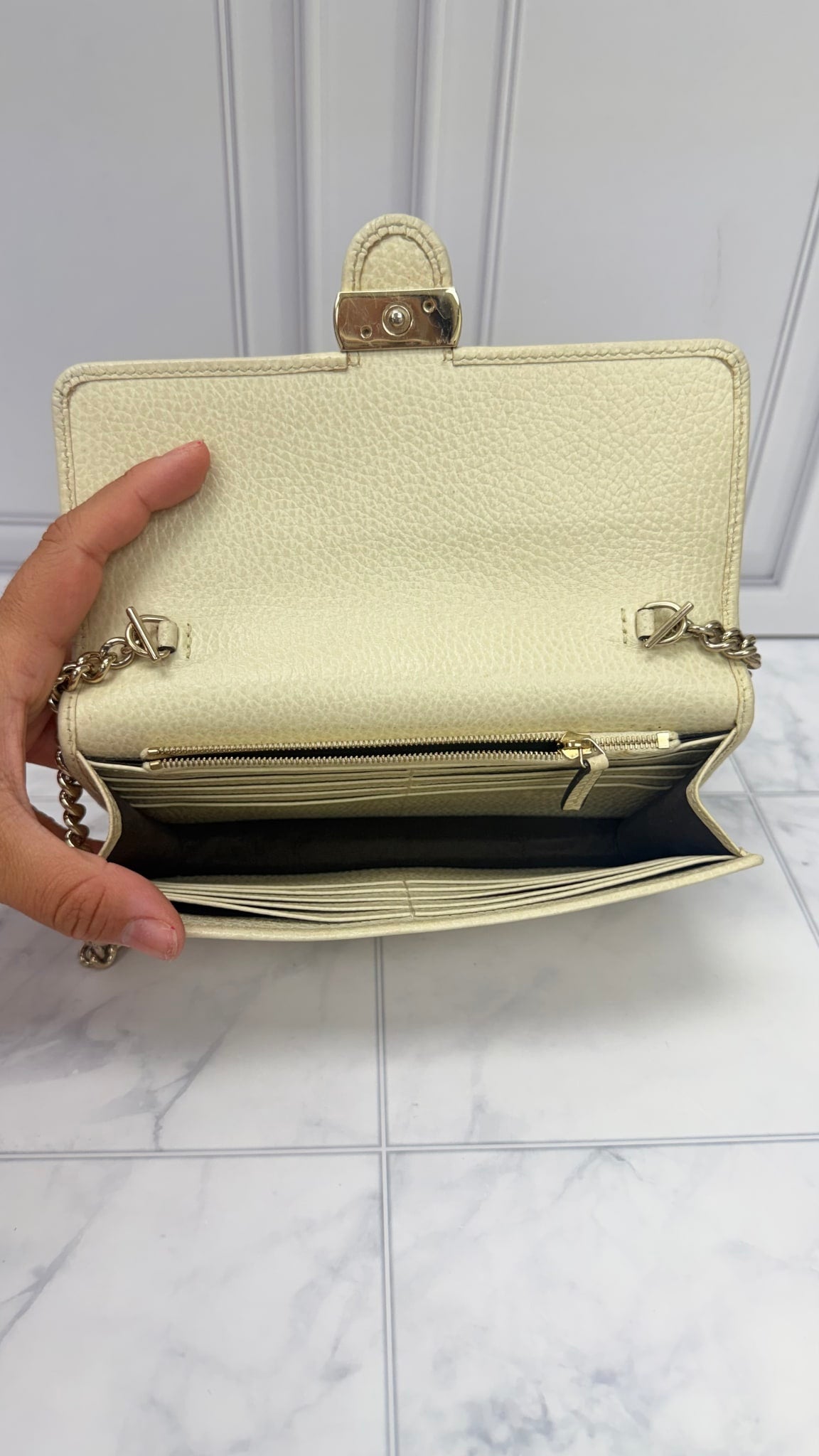 Gucci Cream Grained Leather Interlocking G Wallet On A Chain