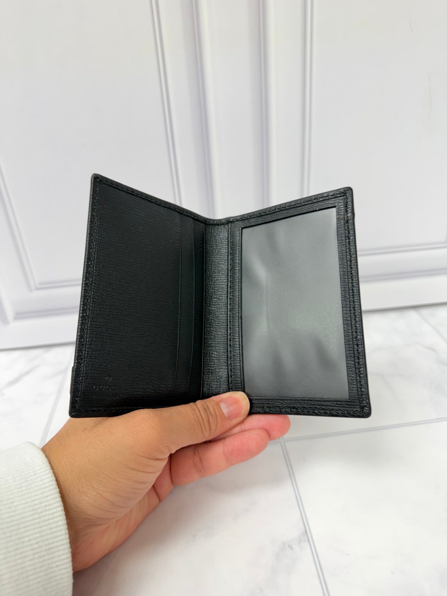 LIKE NEW - Gucci Black Leather Pocket Organizer