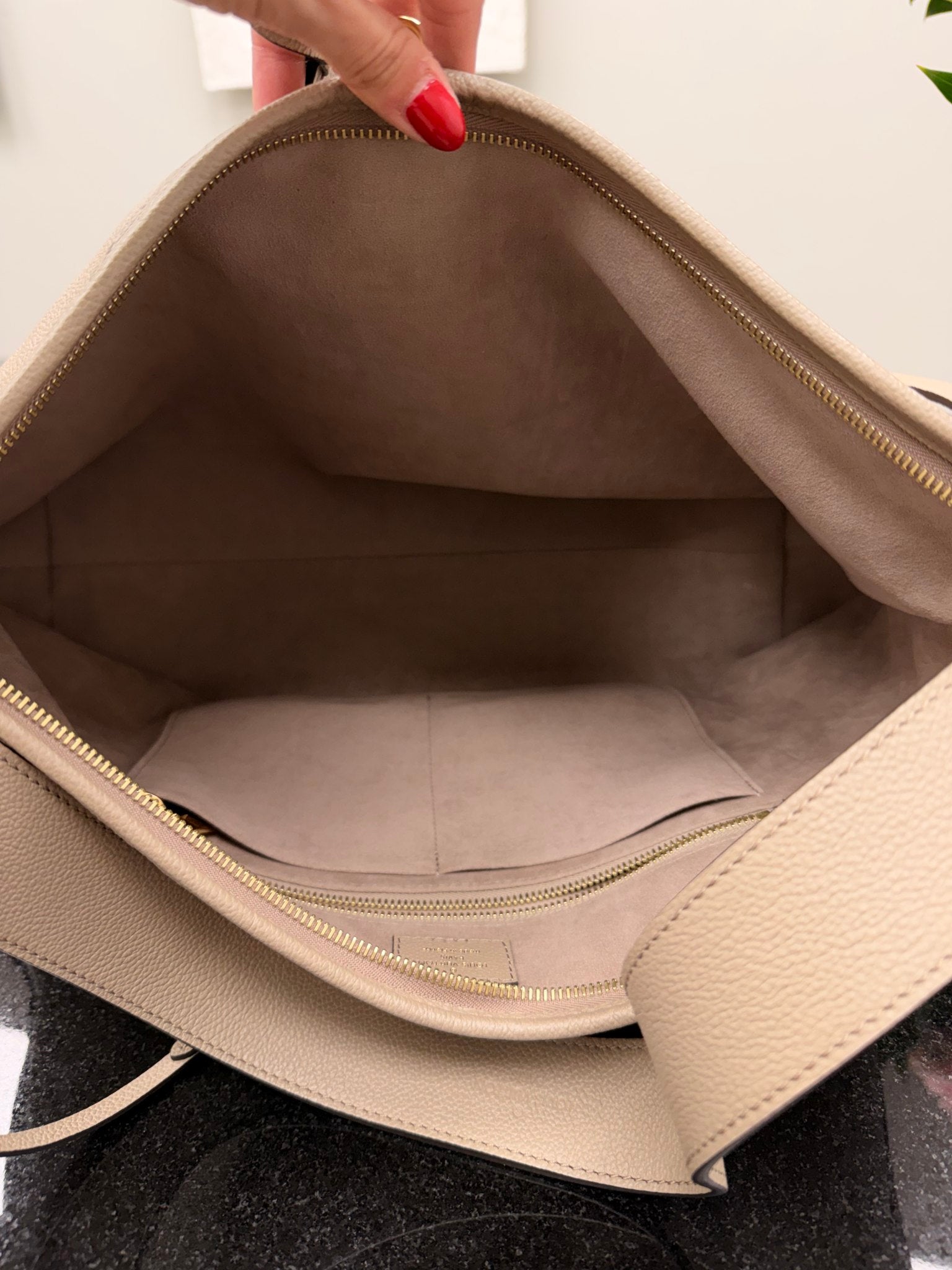 BRAND NEW Louis Vuitton Turtledove Empreinte Leather Carryall MM