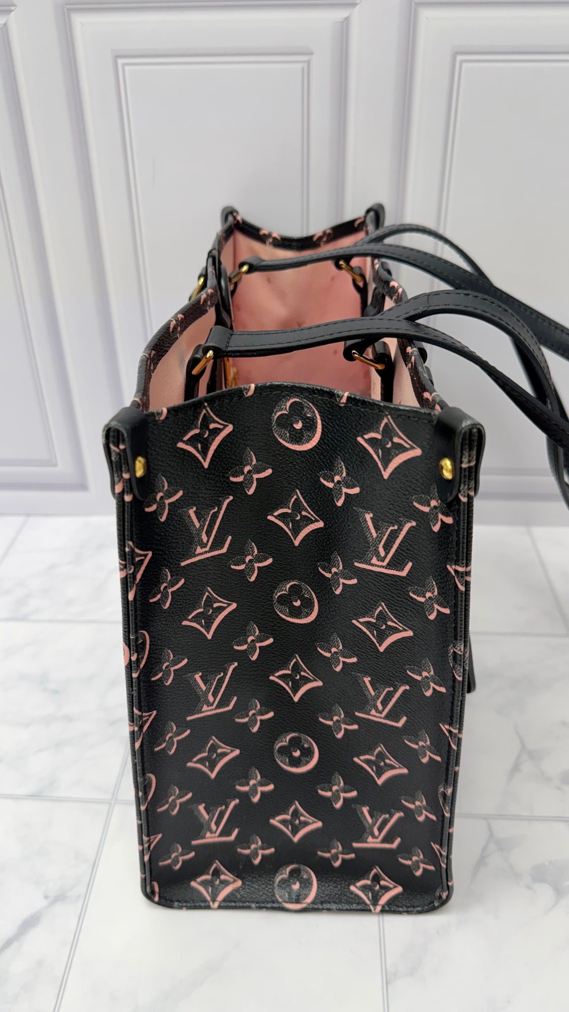 Louis Vuitton Black & Pink Fall for You Monogram Neo On The Go MM