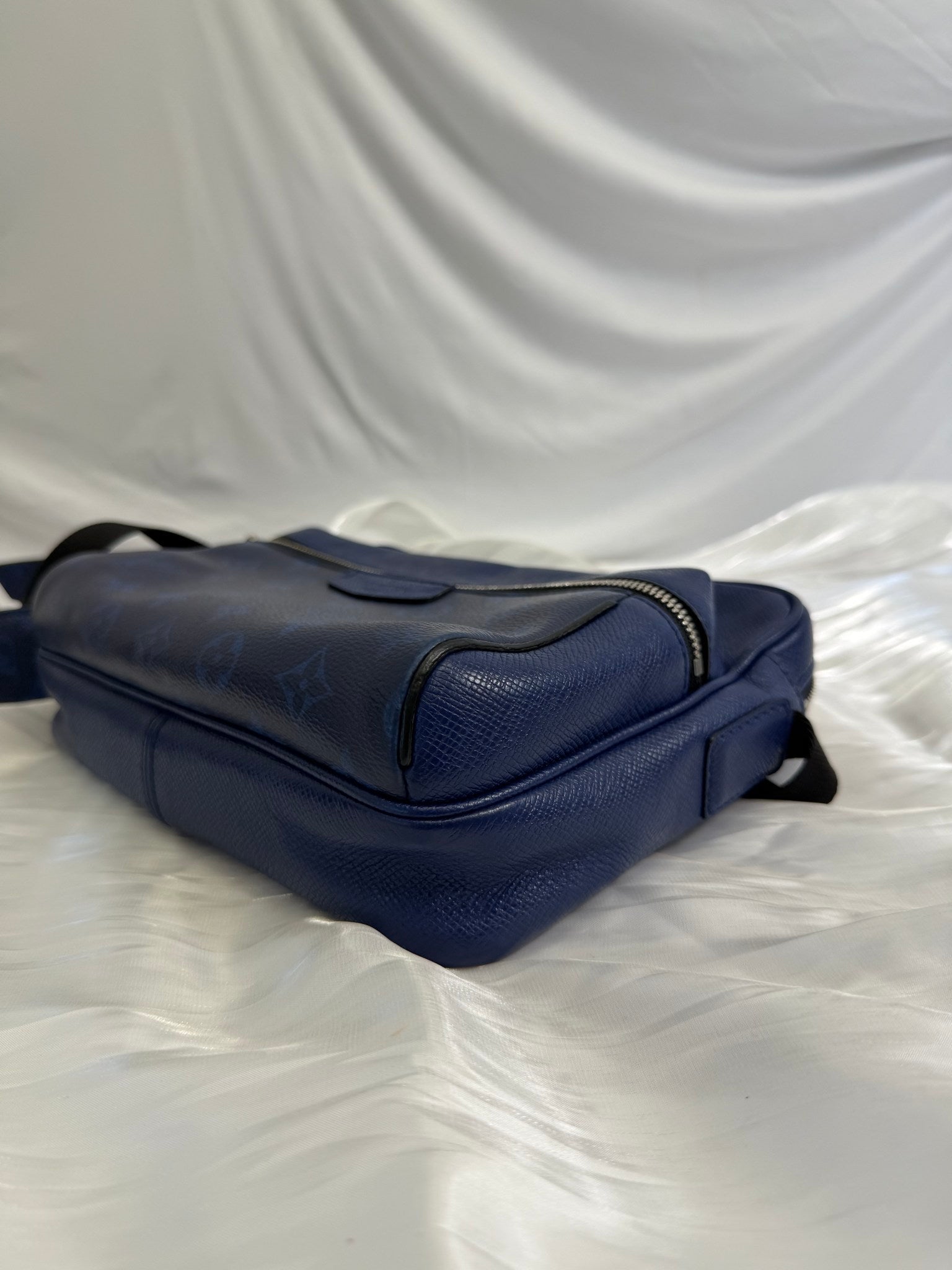 Louis Vuitton Blue Taiga Outdoor Messenger Bag