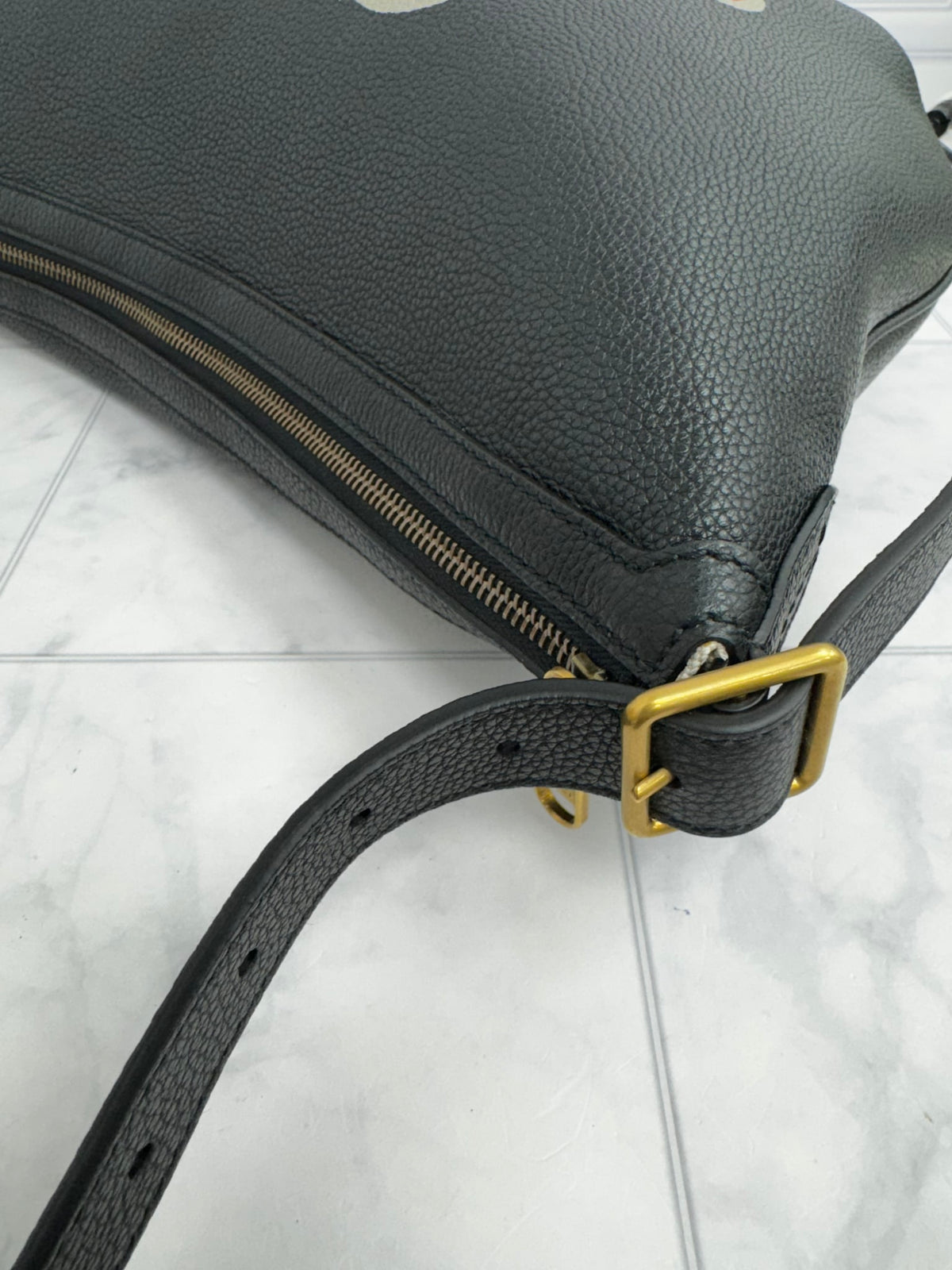 LIKE NEW - Gucci Black Grained Leather Half Moon Hobo Bag