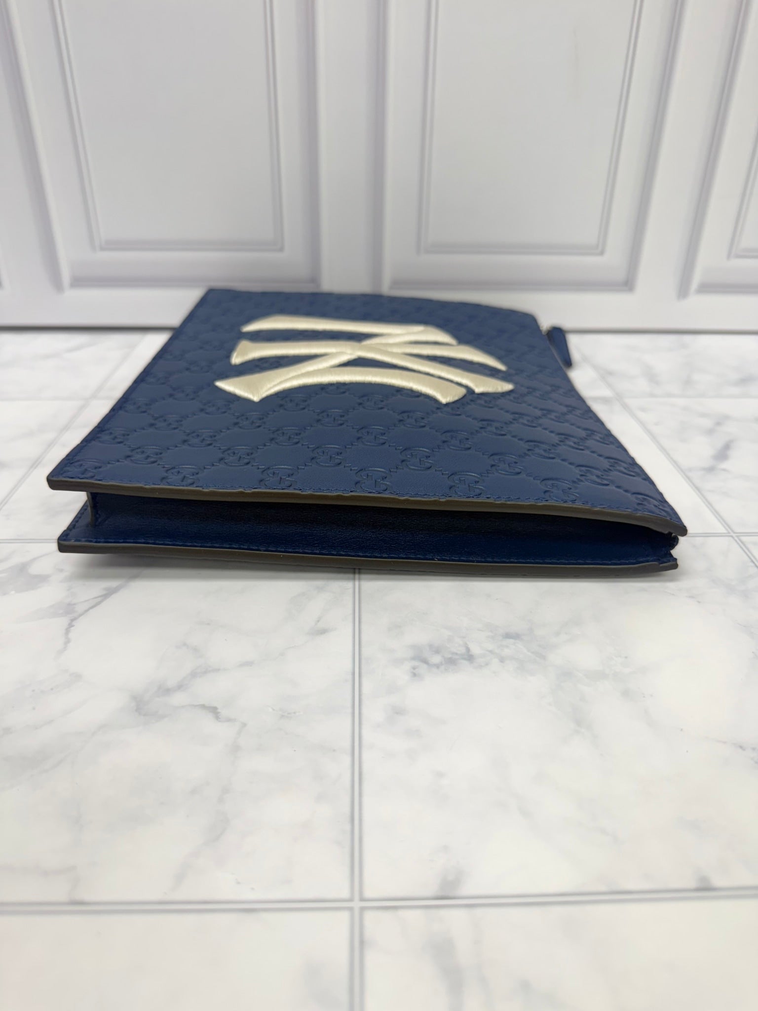 Gucci x MLB NY Yankees Blue Guccissima Leather Zippy Pouch