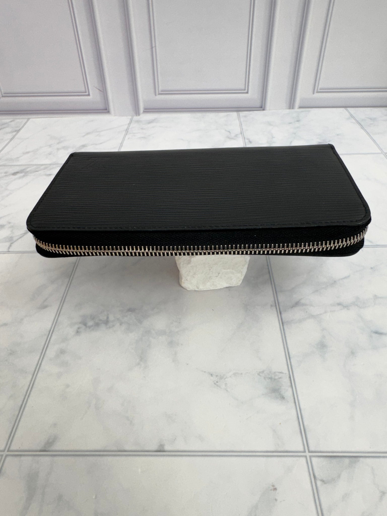 Louis Vuitton Black Epi Leather Zippy Wallet