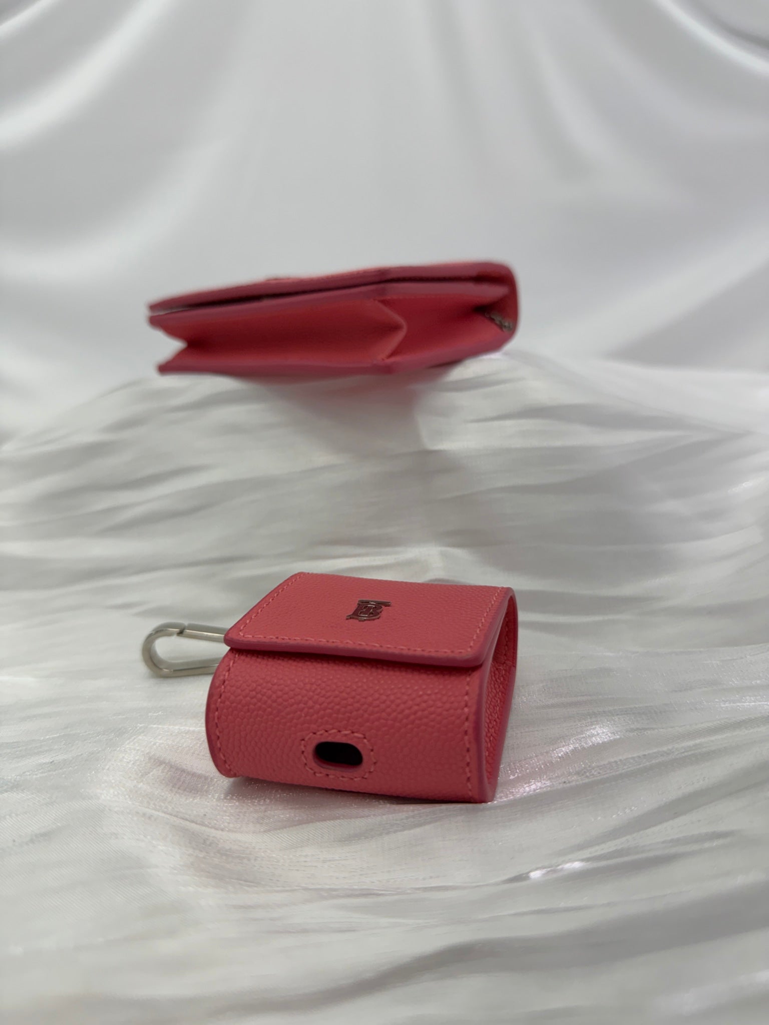 Burberry Pink Pebbled Leather Compact Wallet on a Chain & Airpod Case