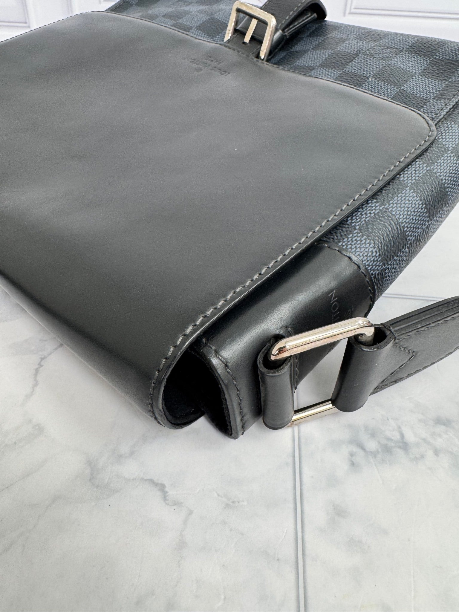 Louis Vuitton Damier Cobalt Newport Messenger Bag MM