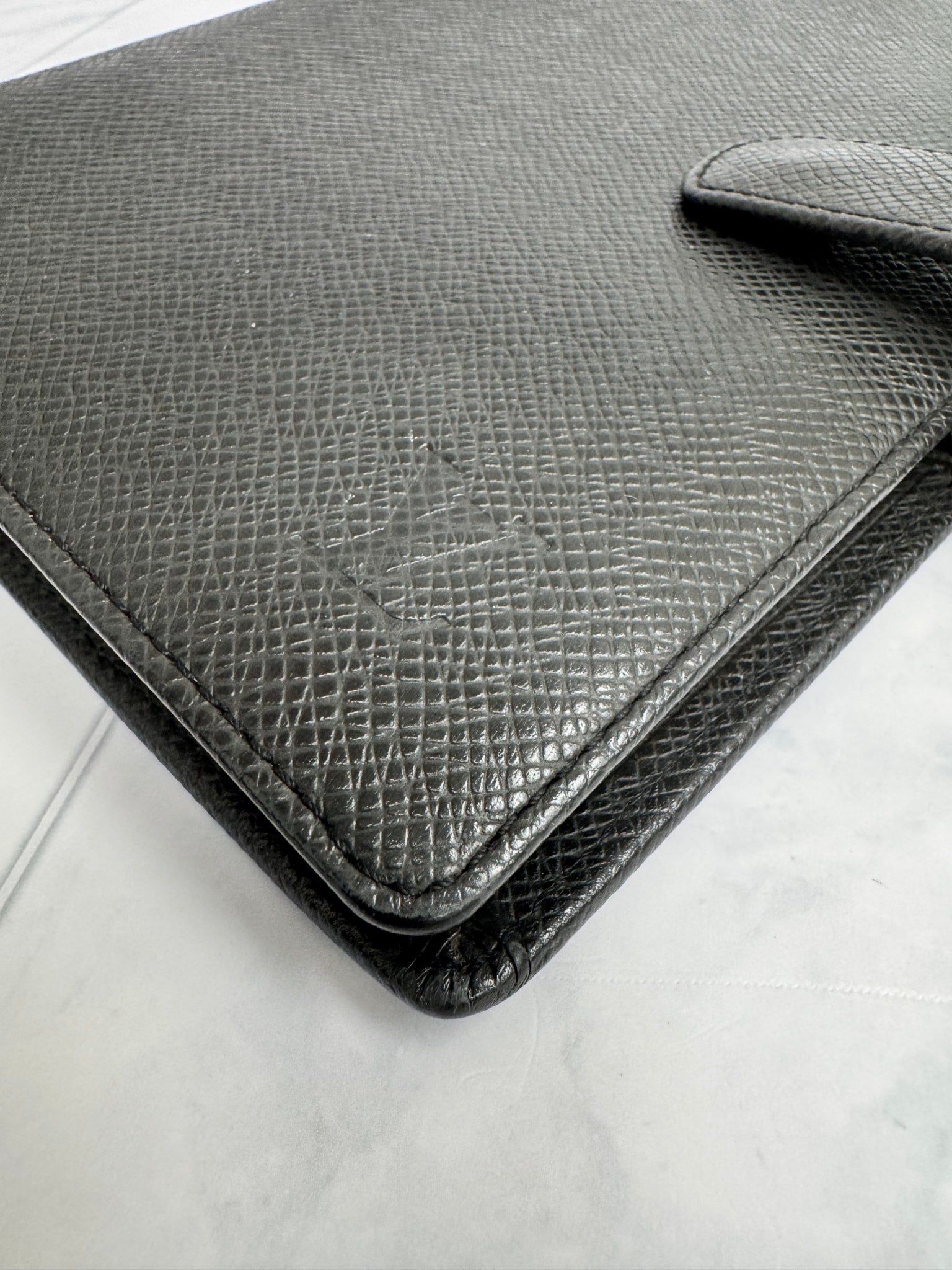 Louis Vuitton Black Taiga Agenda MM