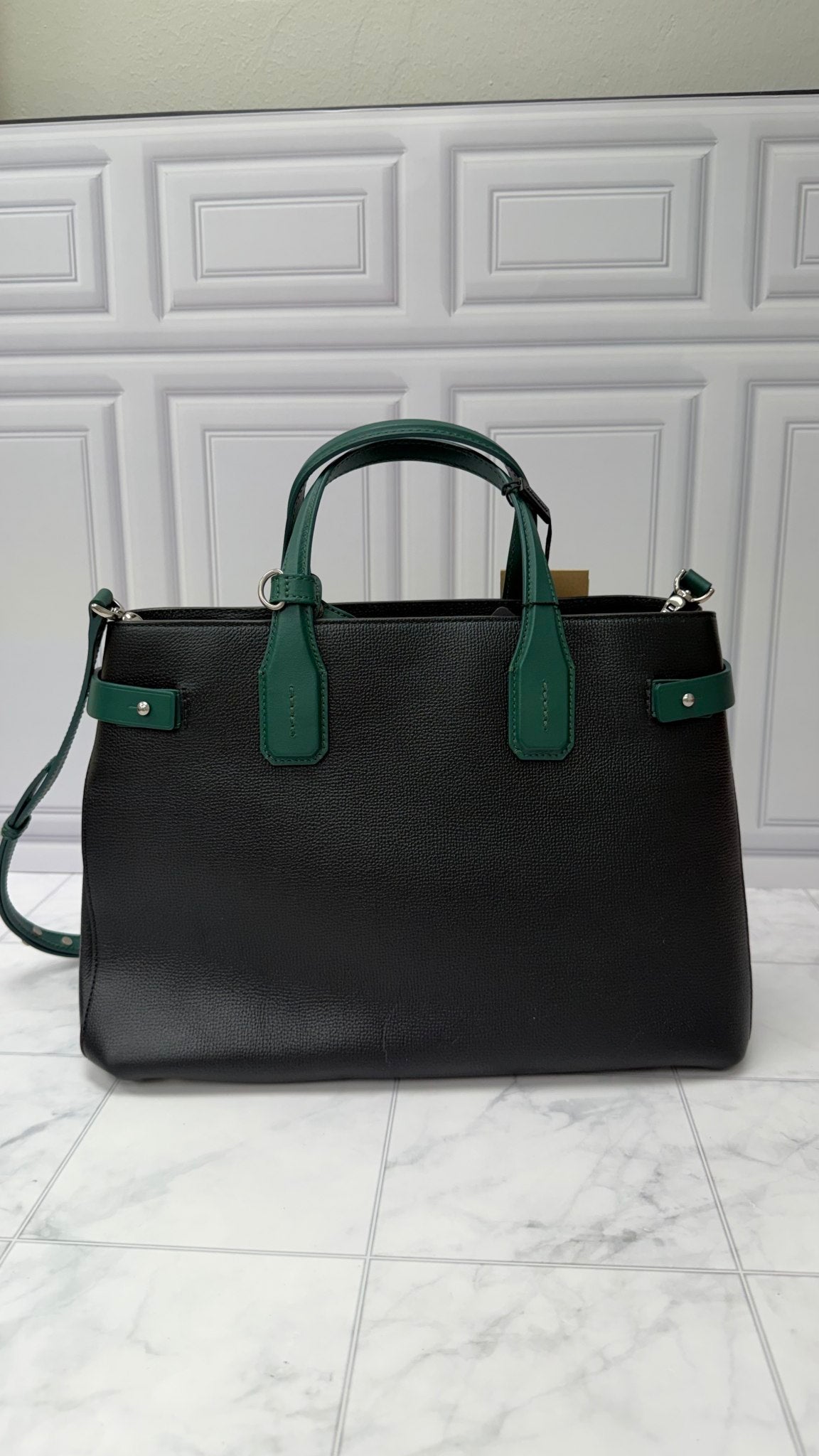 BRAND NEW- Burberry Black & Green Leather Medium Banner 2way Tote