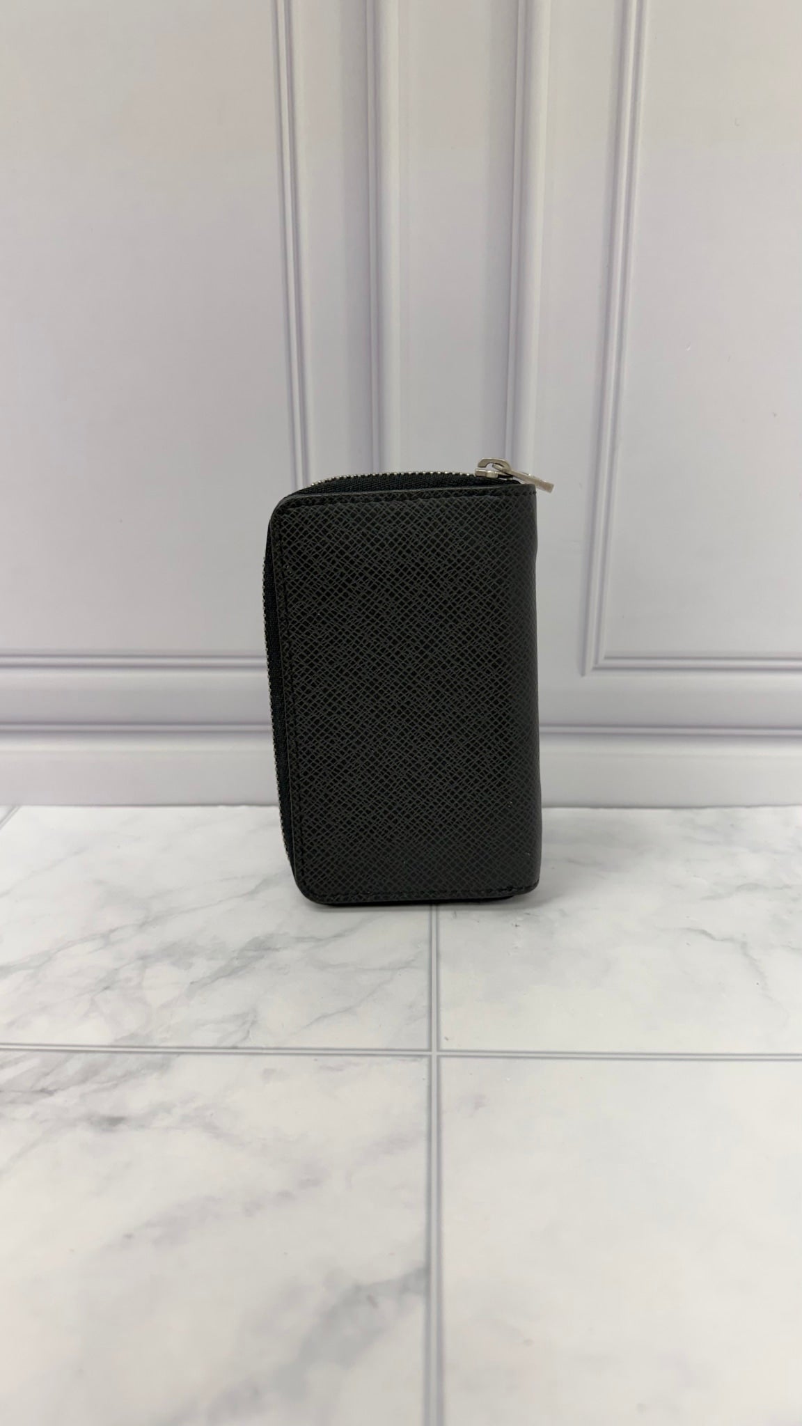 Louis Vuitton Black Taiga Leather Zippy Wallet
