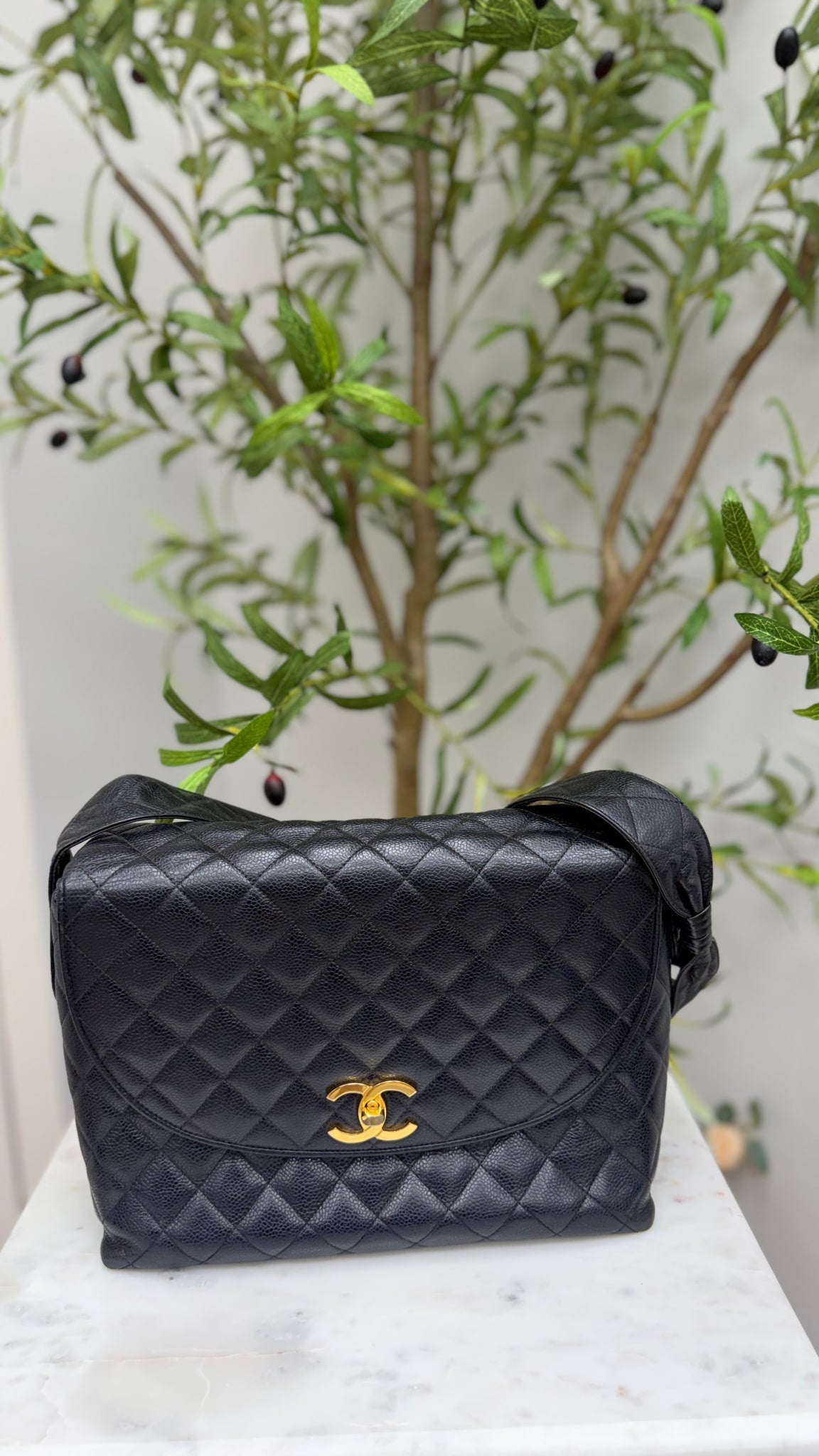 Chanel Black Caviar Leather Vintage CC Turn-Lock Diamond Quilted Shoulder Bag