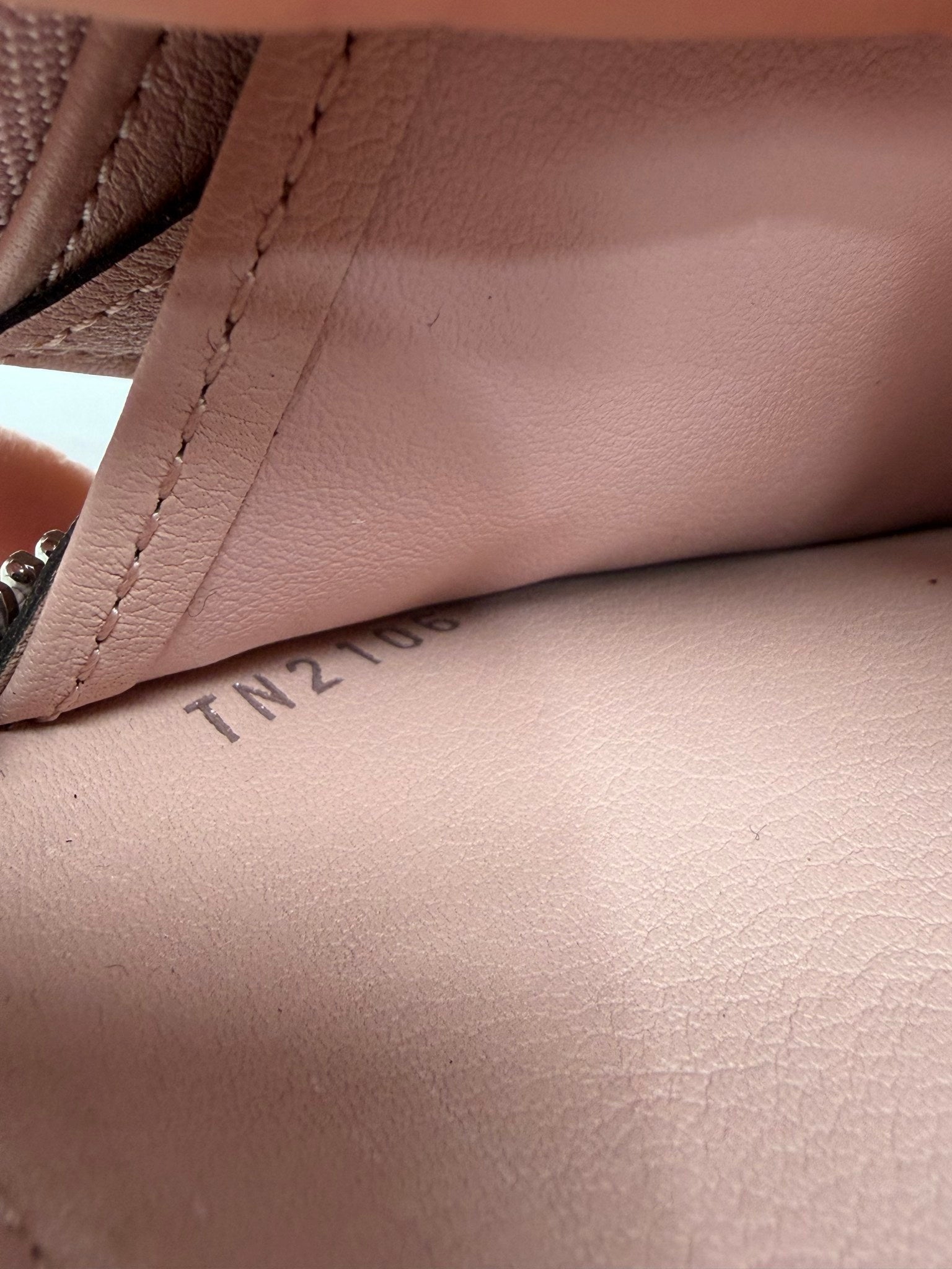 Louis Vuitton Dusty Rose Mahina Leather Zippy Wallet