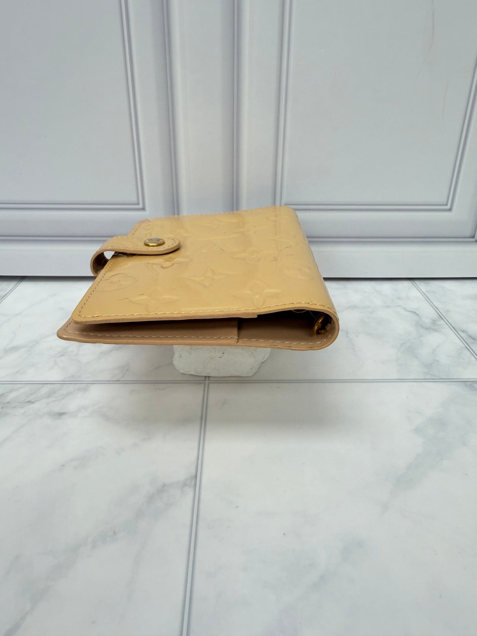 Louis Vuitton Monogram Beige Vernis Leather Passport Agenda PM Cover