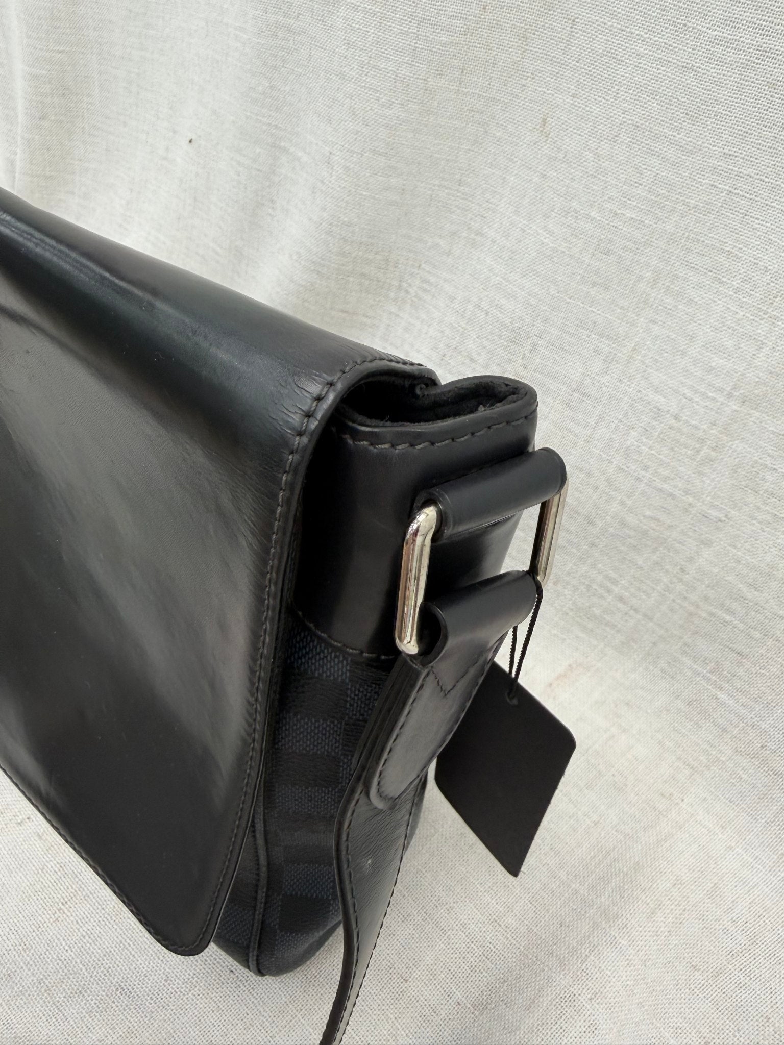 Louis Vuitton Damier Cobalt Newport MM Messenger Bag