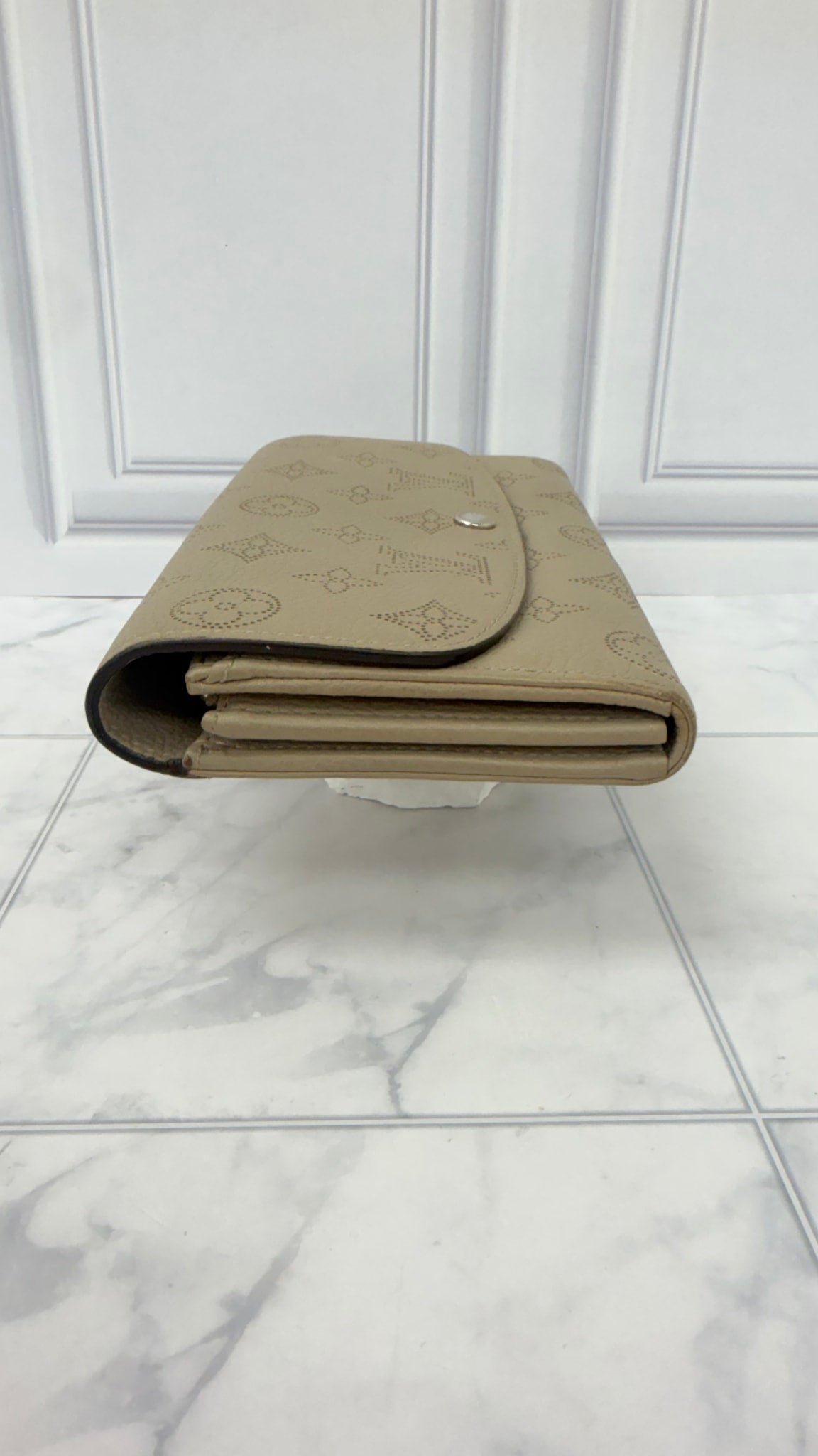 Louis Vuitton Grey Mahina Leather Iris Wallet