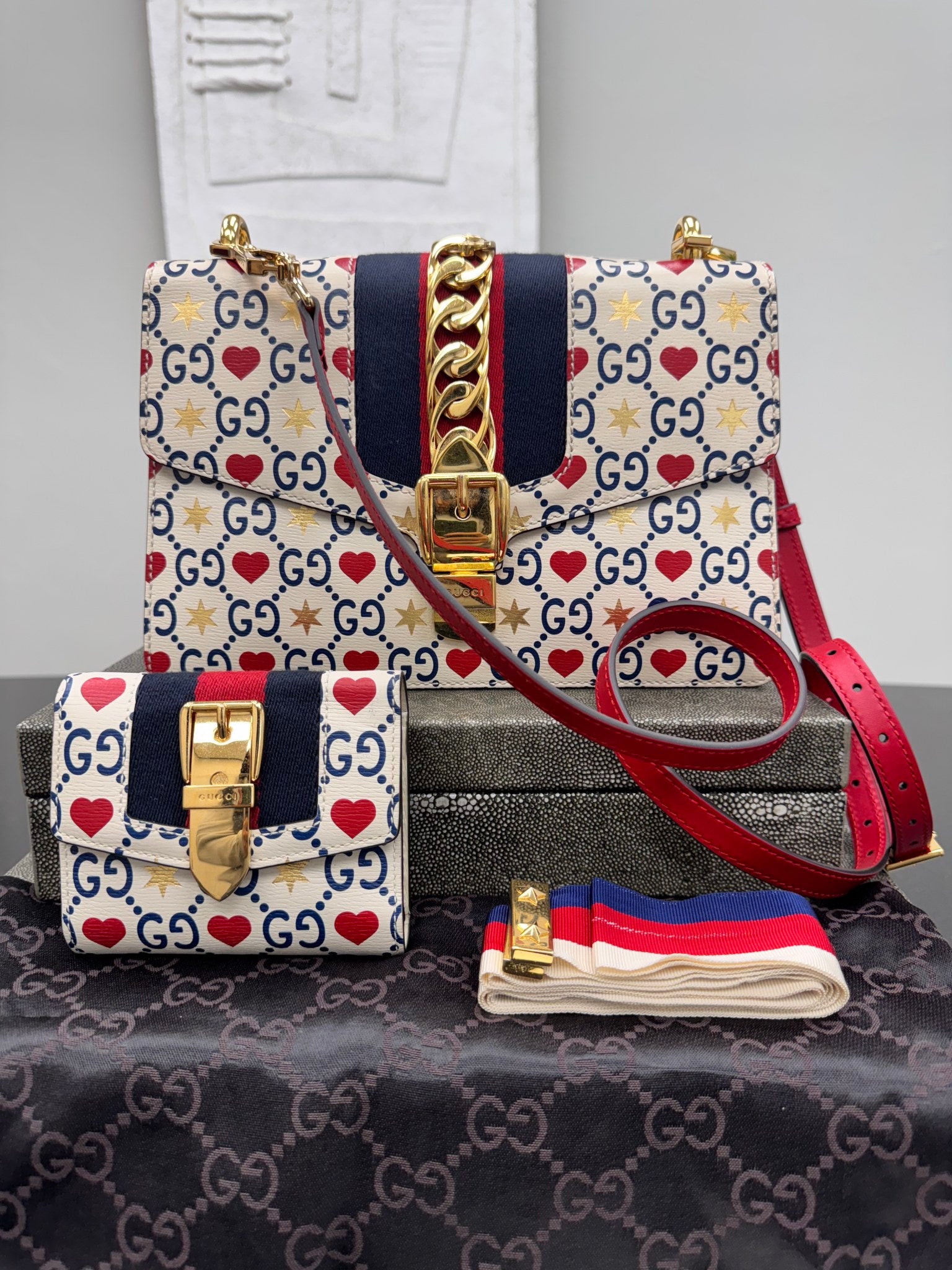 Gucci Beige Leather And Web Limited Edition Valentines Sylvie Crossbody And Compact Wallet Set