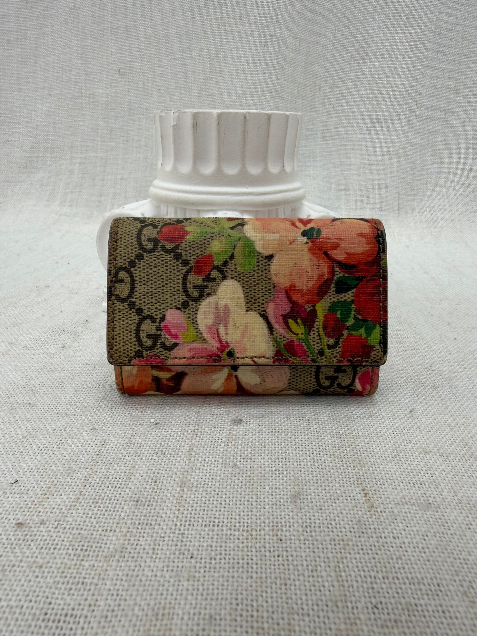 Gucci Pink Blooms Supreme Canvas 6 Key Ring Case