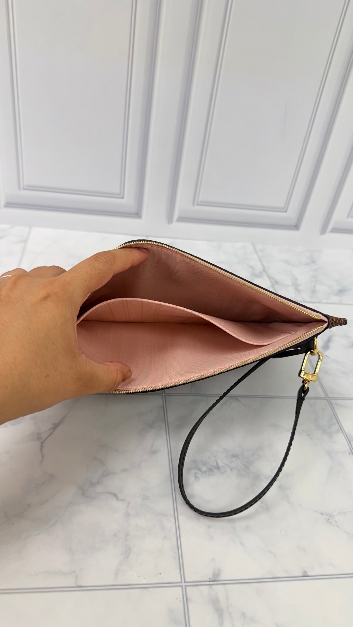 BRAND NEW - Louis Vuitton Damier Ebene Wristlet Pouch