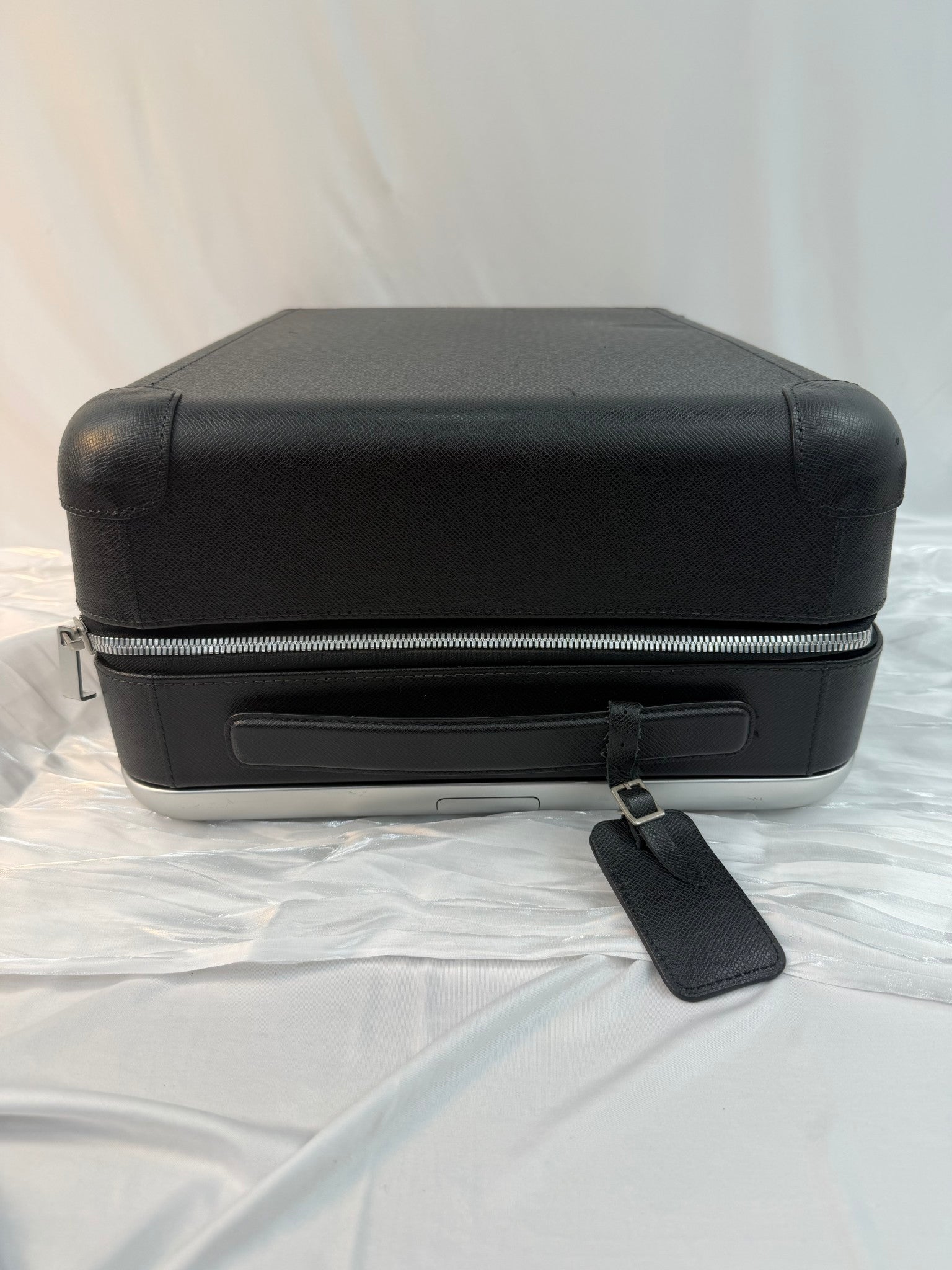 Louis Vuitton Black Leather Taiga Horizon 55 Roller Bag