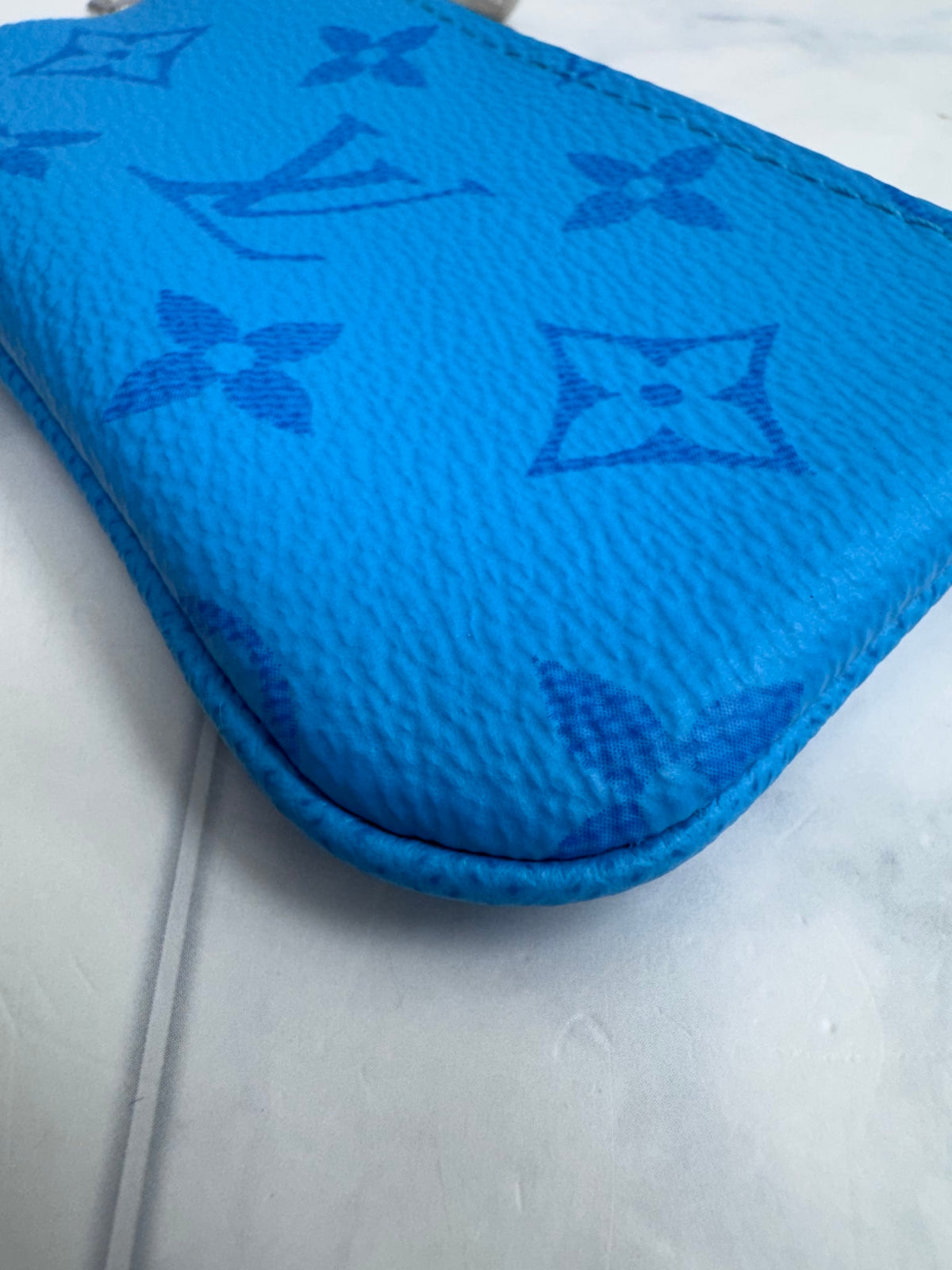 BRAND NEW - Louis Vuitton Blue Lagoon Monogram Taigarama Key Pouch