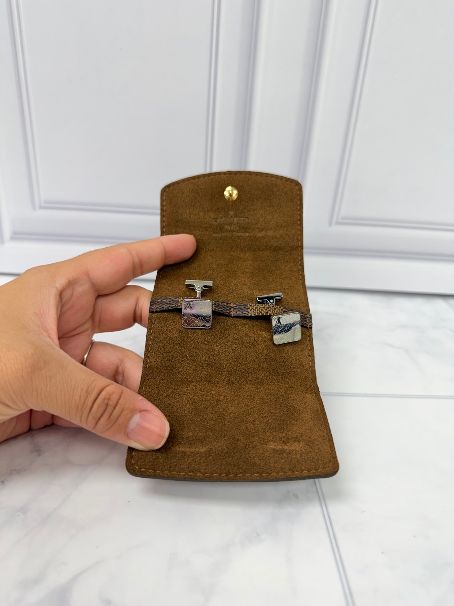 LIKE NEW - Louis Vuitton Damier Ebene Bouton De Manchette Cufflinks And Case