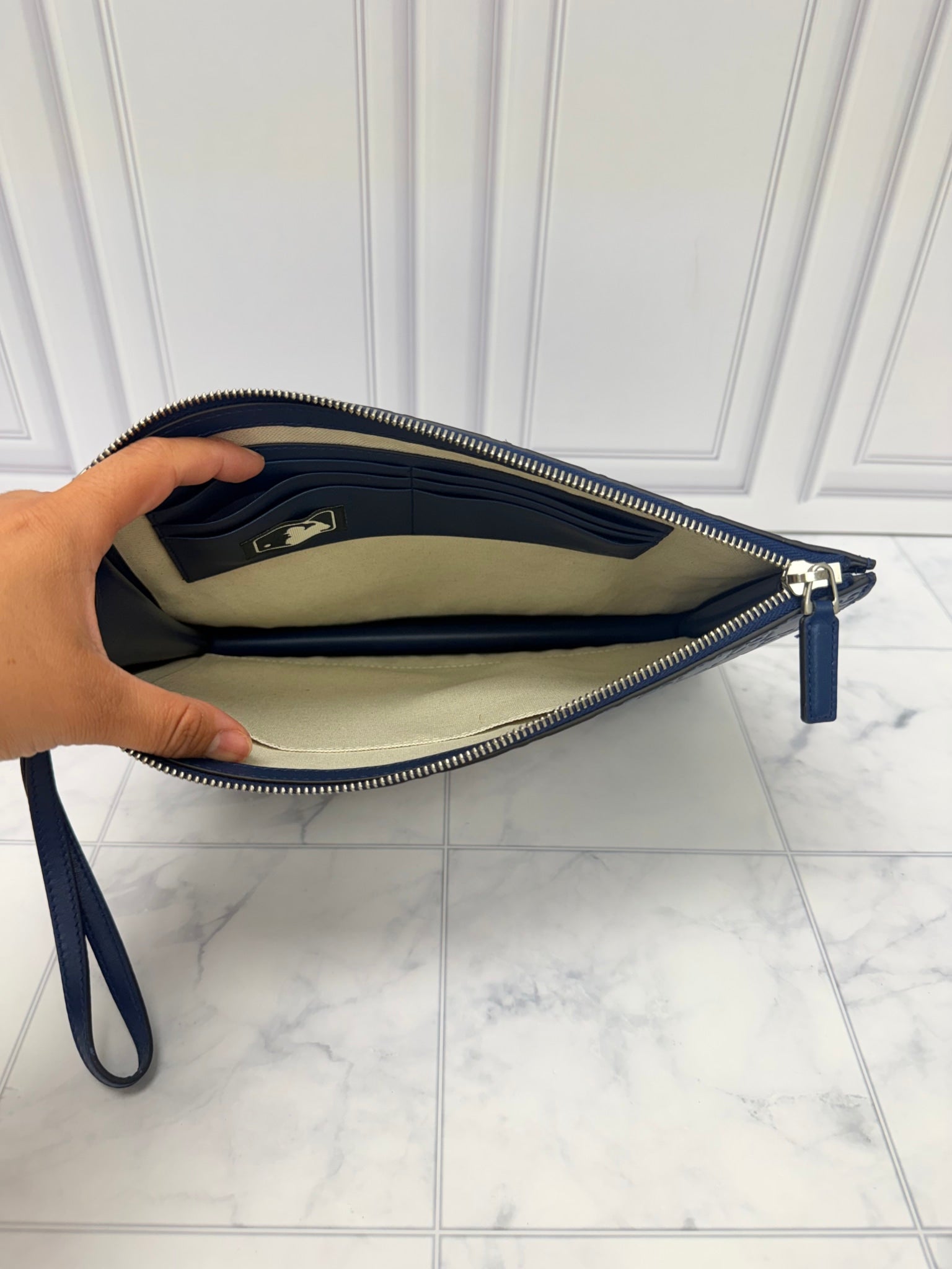 Gucci x MLB NY Yankees Blue Guccissima Leather Zippy Pouch