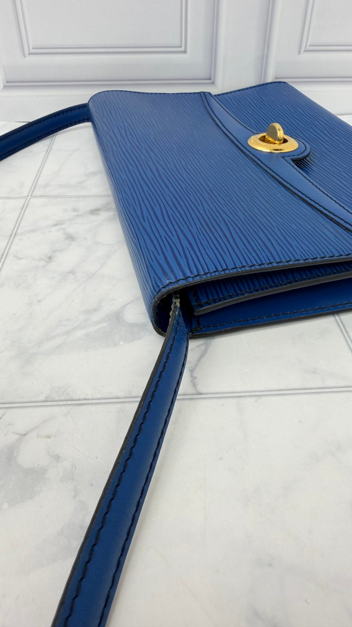 Louis Vuitton Blue Epi Leather Arche Pochette Shoulder Bag