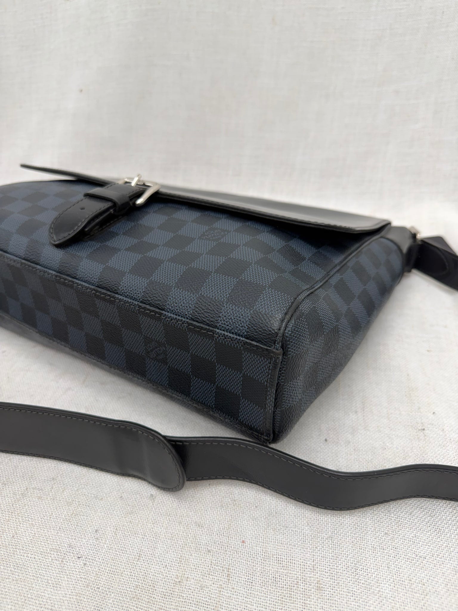 Louis Vuitton Damier Cobalt Newport MM Messenger Bag