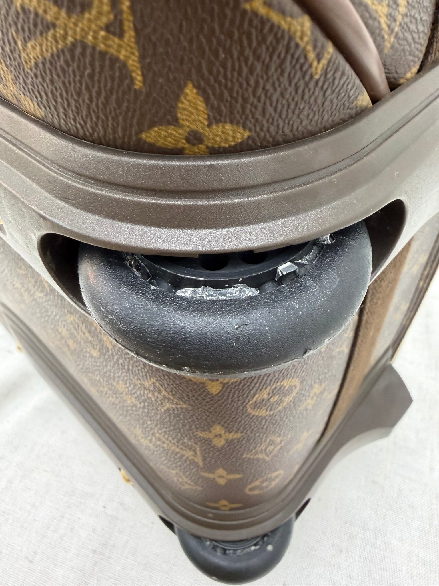 Louis Vuitton Monogram Pegasus 55 Carry on