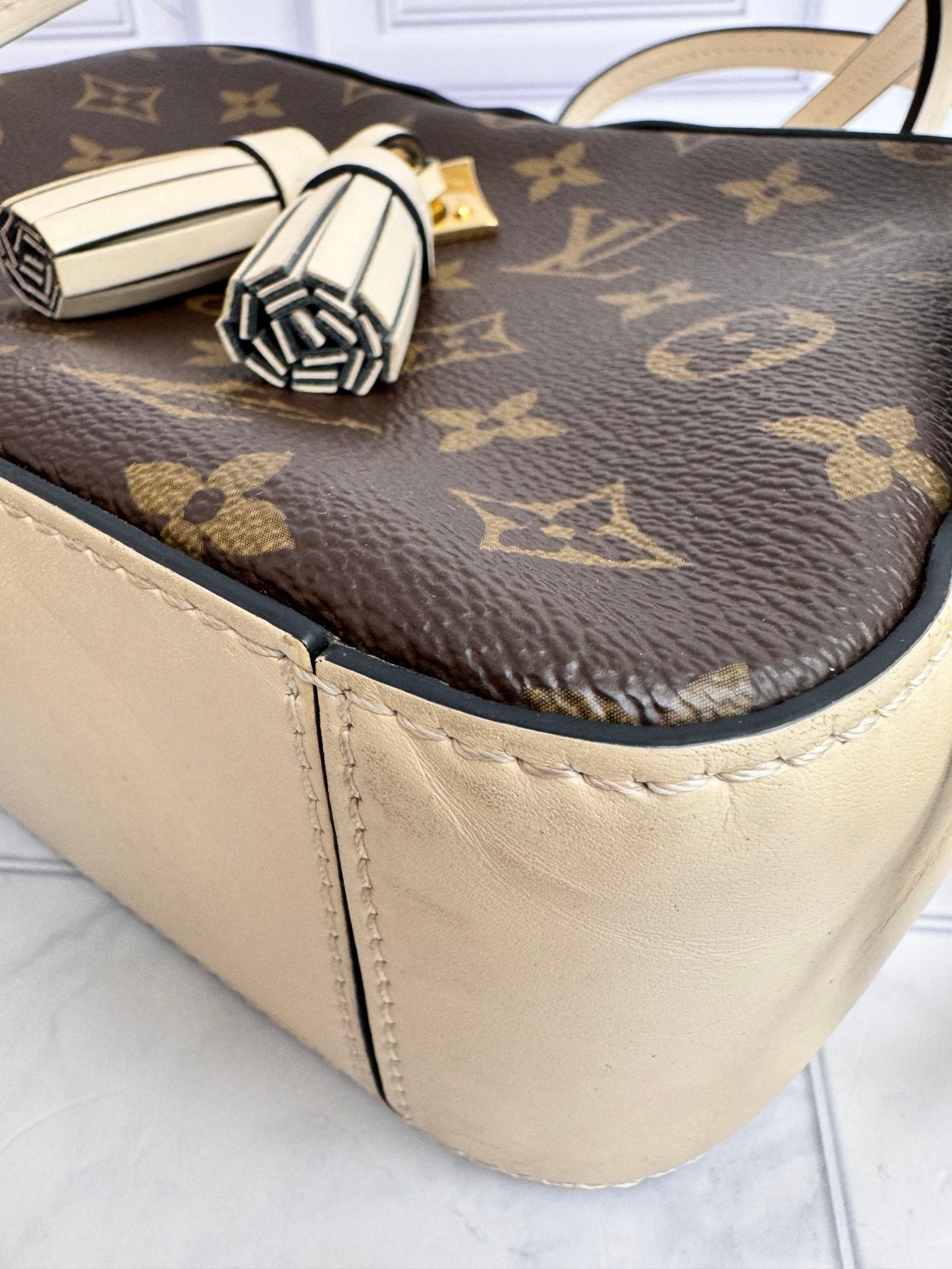 Louis Vuitton Monogram And Creme Saintonge Crossbody Bag