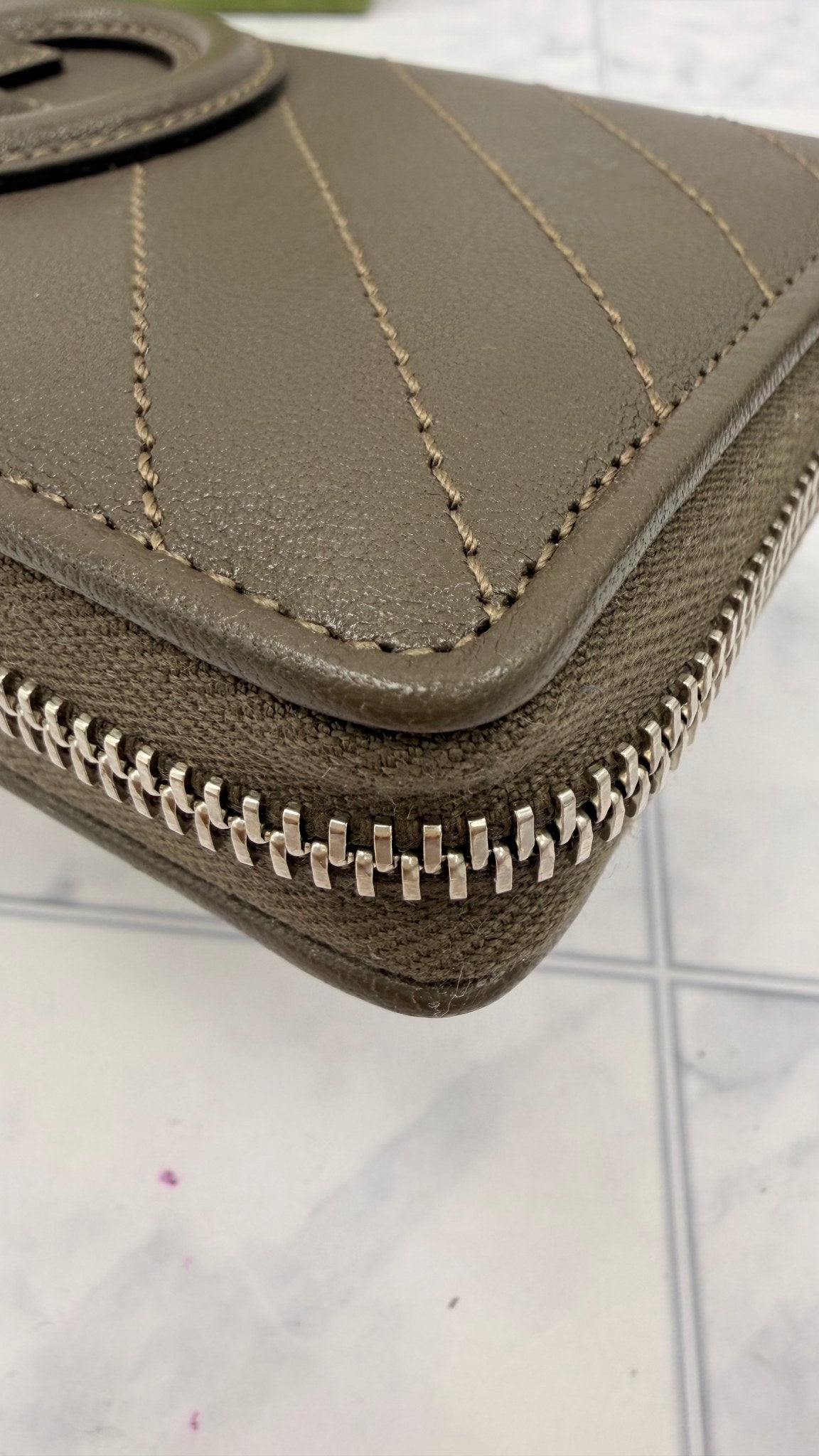 BRAND NEW - Gucci Olive Green Diagonal Stich Leather Blondie Zip Around Wallet