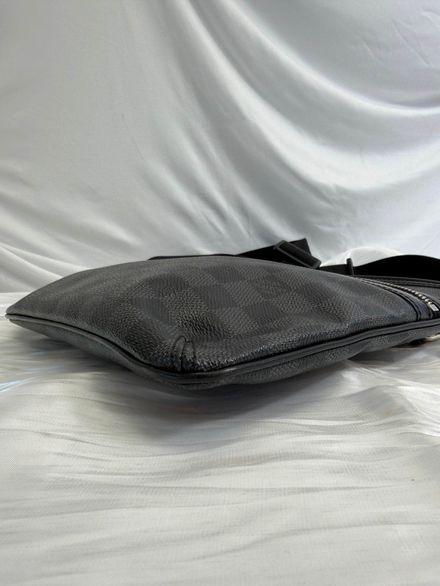 Louis Vuitton Damier Graphite Thomas Messenger Bag