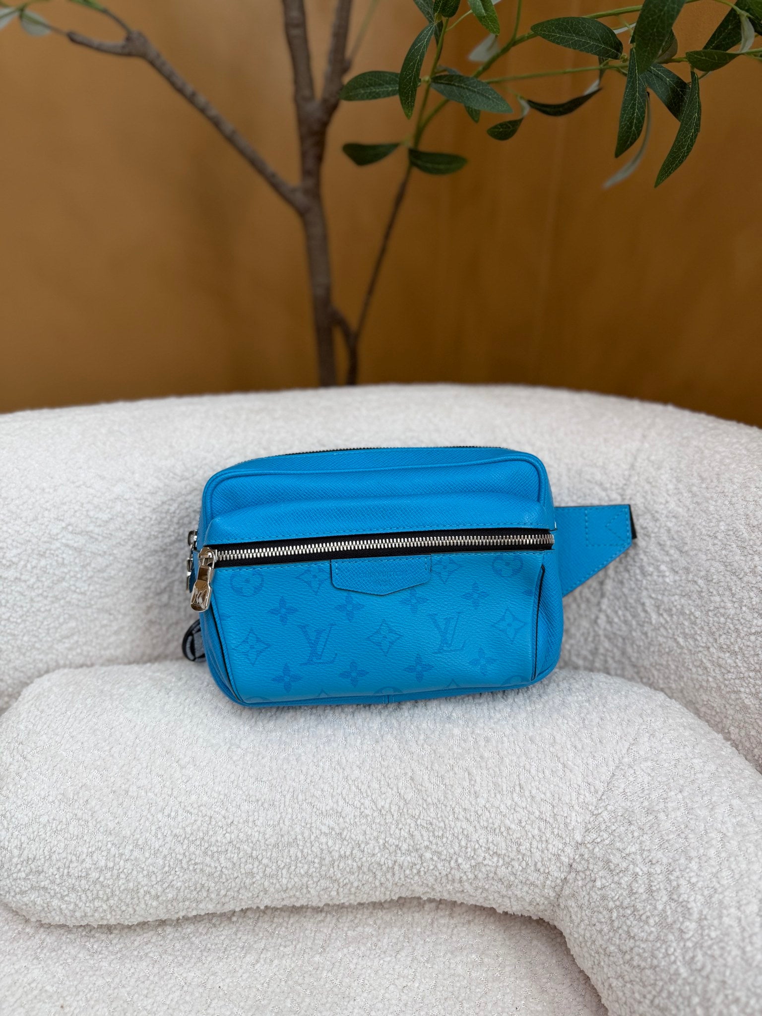 Louis Vuitton Blue Leather Taigarama Bumbag