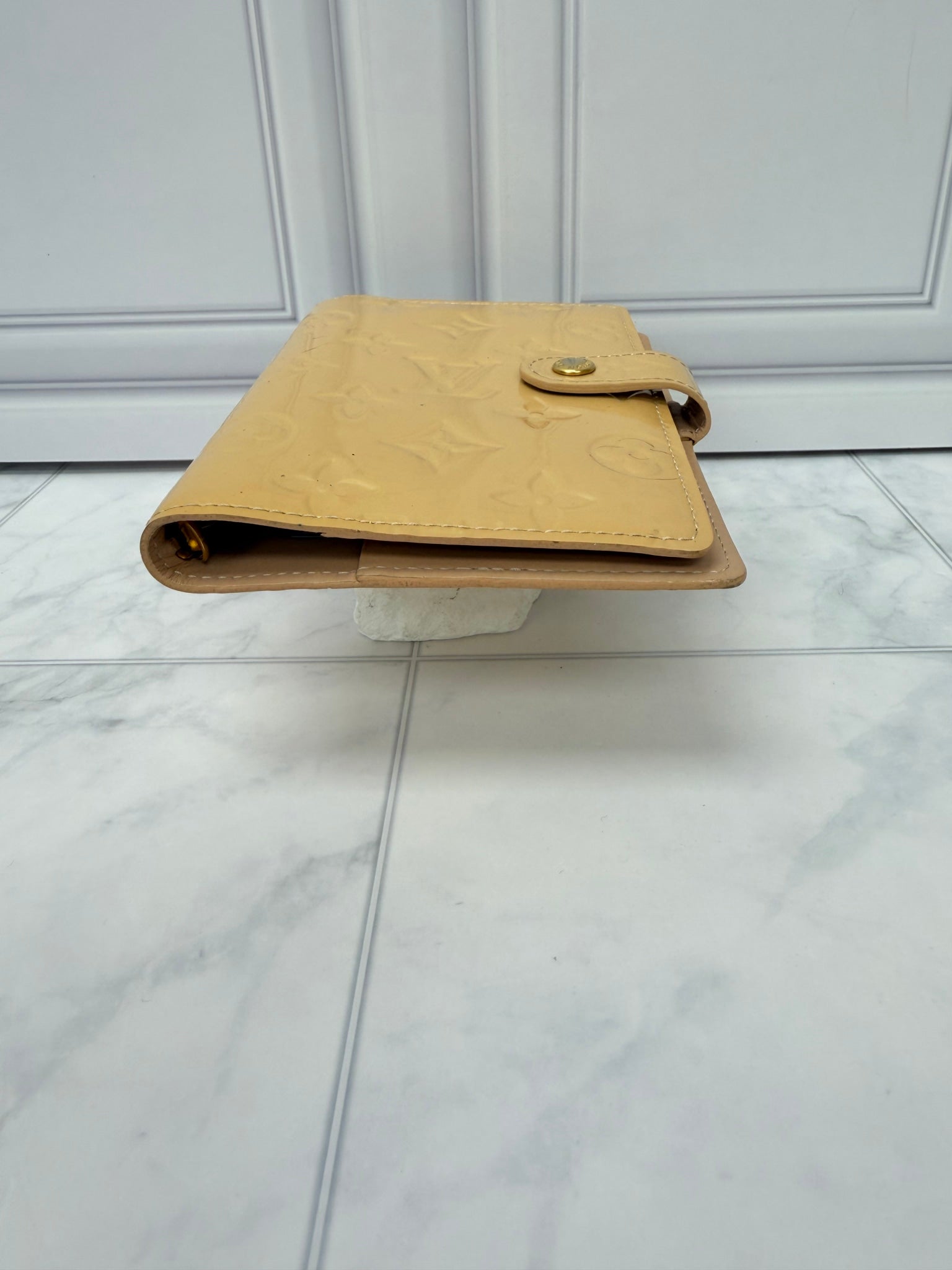 Louis Vuitton Monogram Beige Vernis Leather Passport Agenda PM Cover