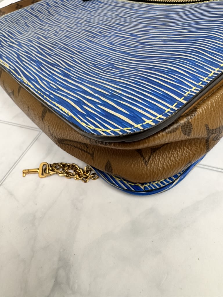 Louis Vuitton Blue Epi Pochette Métis MM