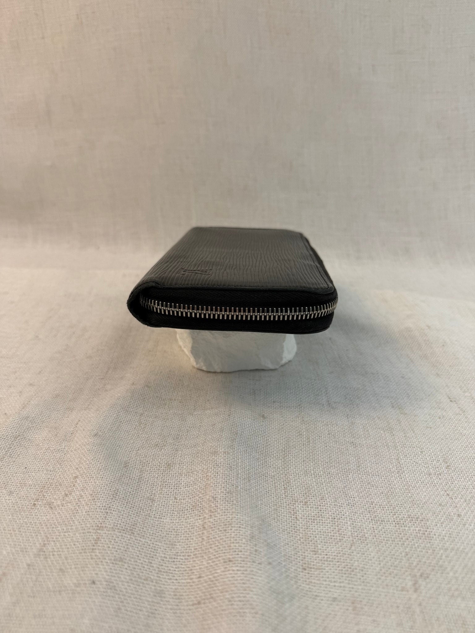 Louis Vuitton Black Epi Leather Zippy Wallet