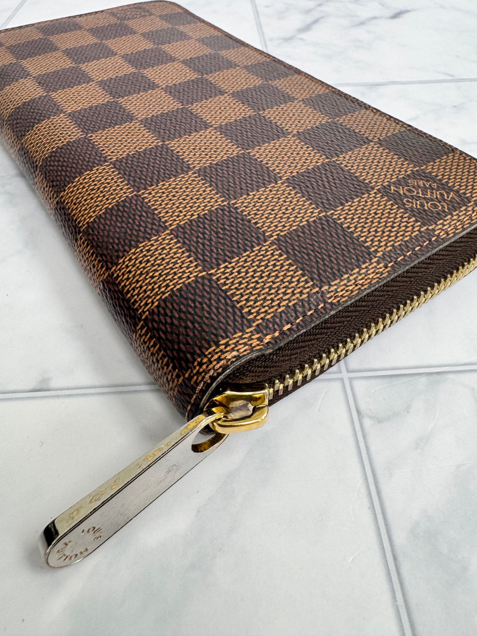 Louis Vuitton Daimer Ebene Zippy Wallet