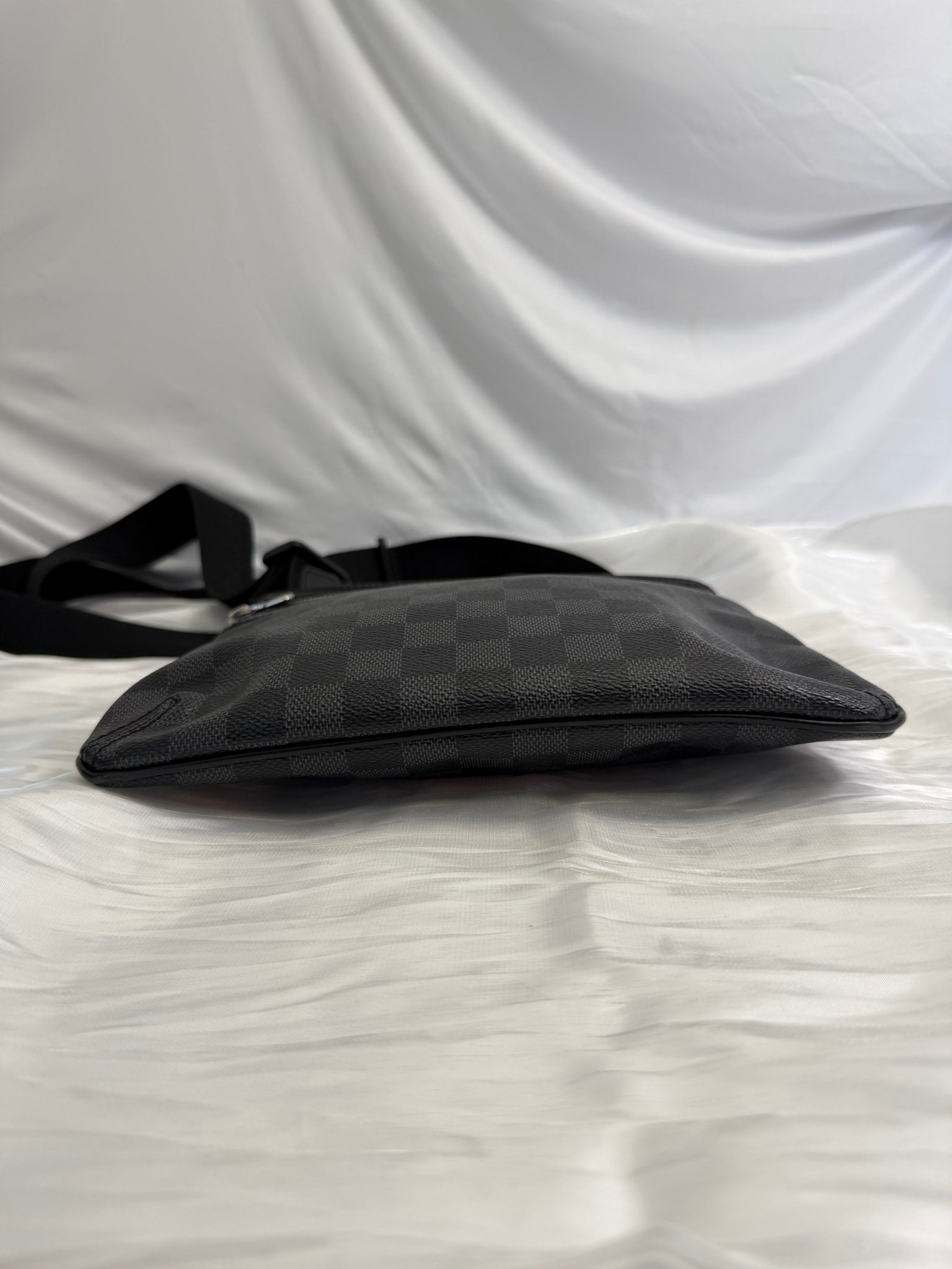 Louis Vuitton Damier Graphite Thomas Messenger Bag