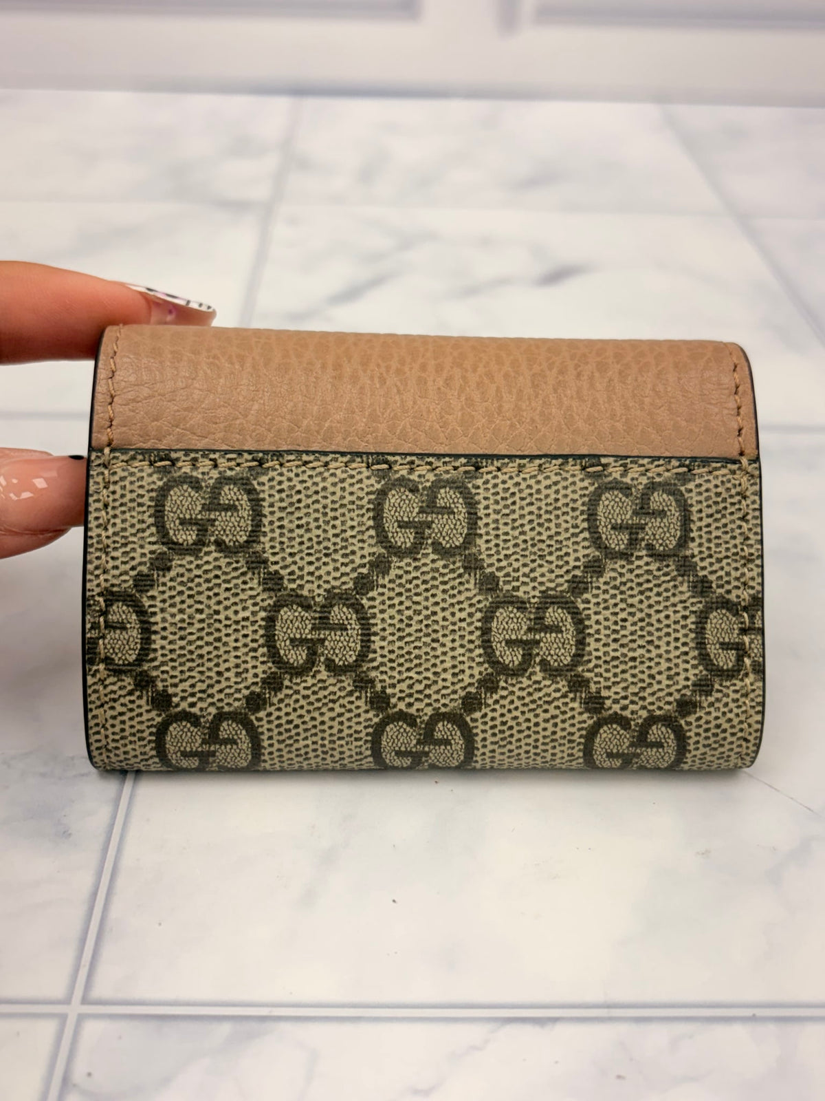 Gucci Supreme Monogram GG Marmont 6 Ring Key Case