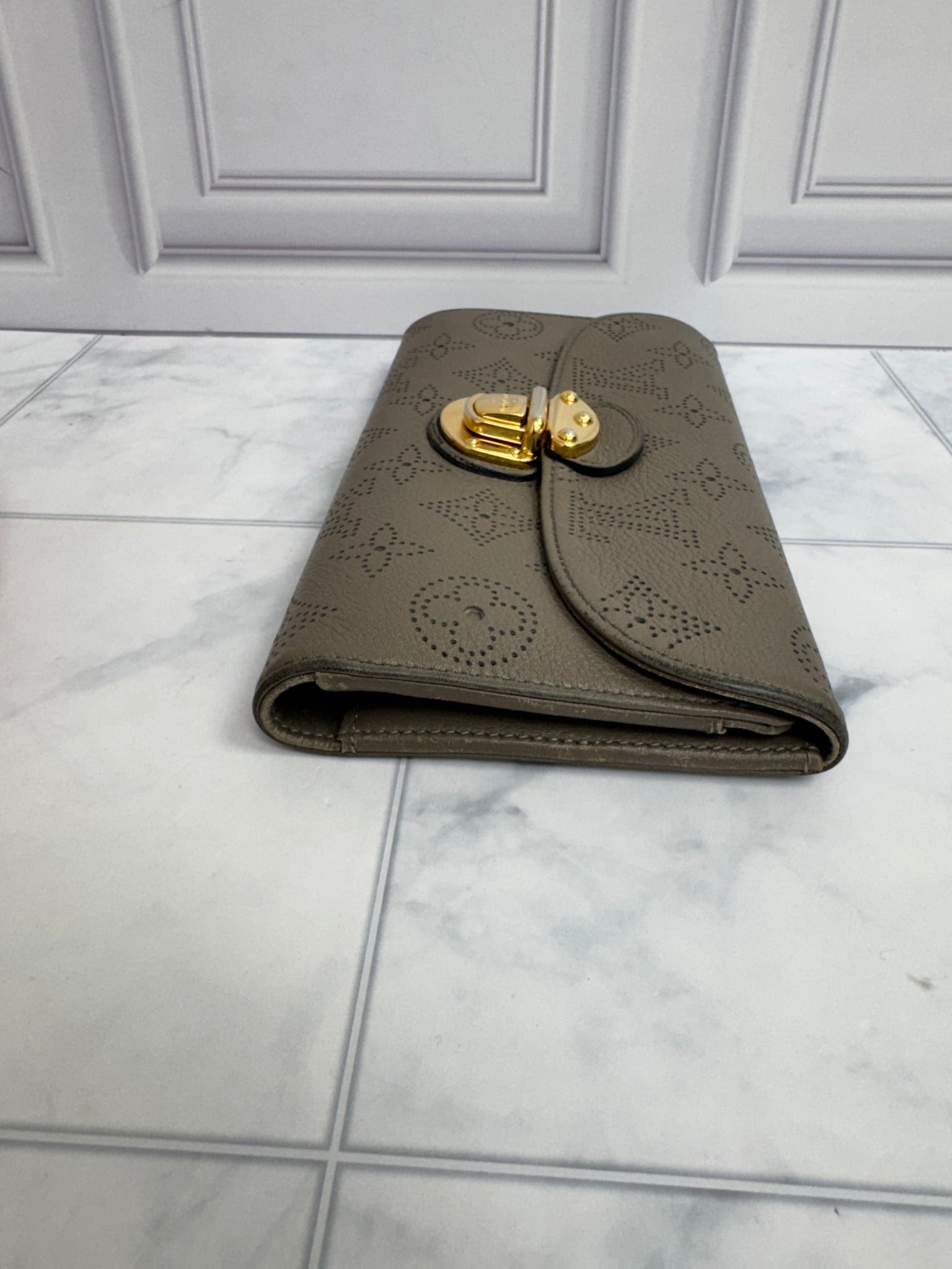 Louis Vuitton Taupe Monogram Mahina Amelia Long Wallet