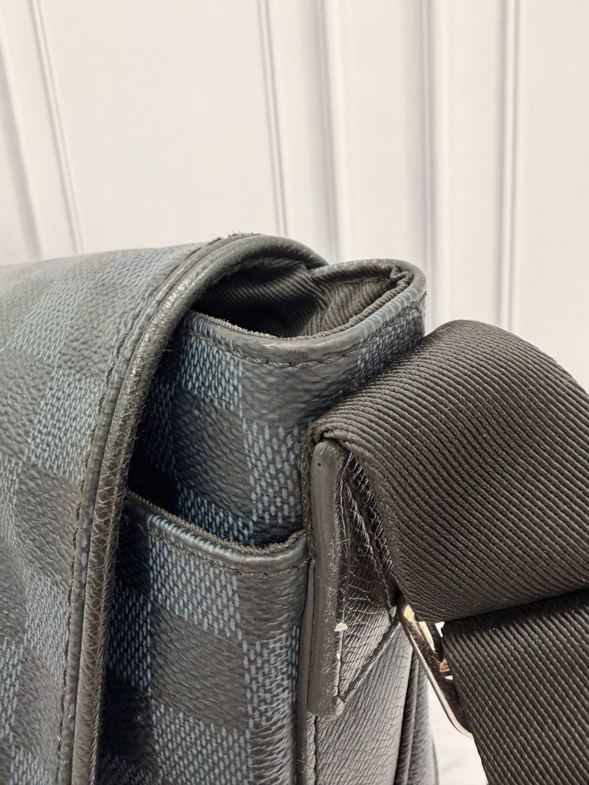 Louis Vuitton Damier Graphite Daniel MM Messenger Bag