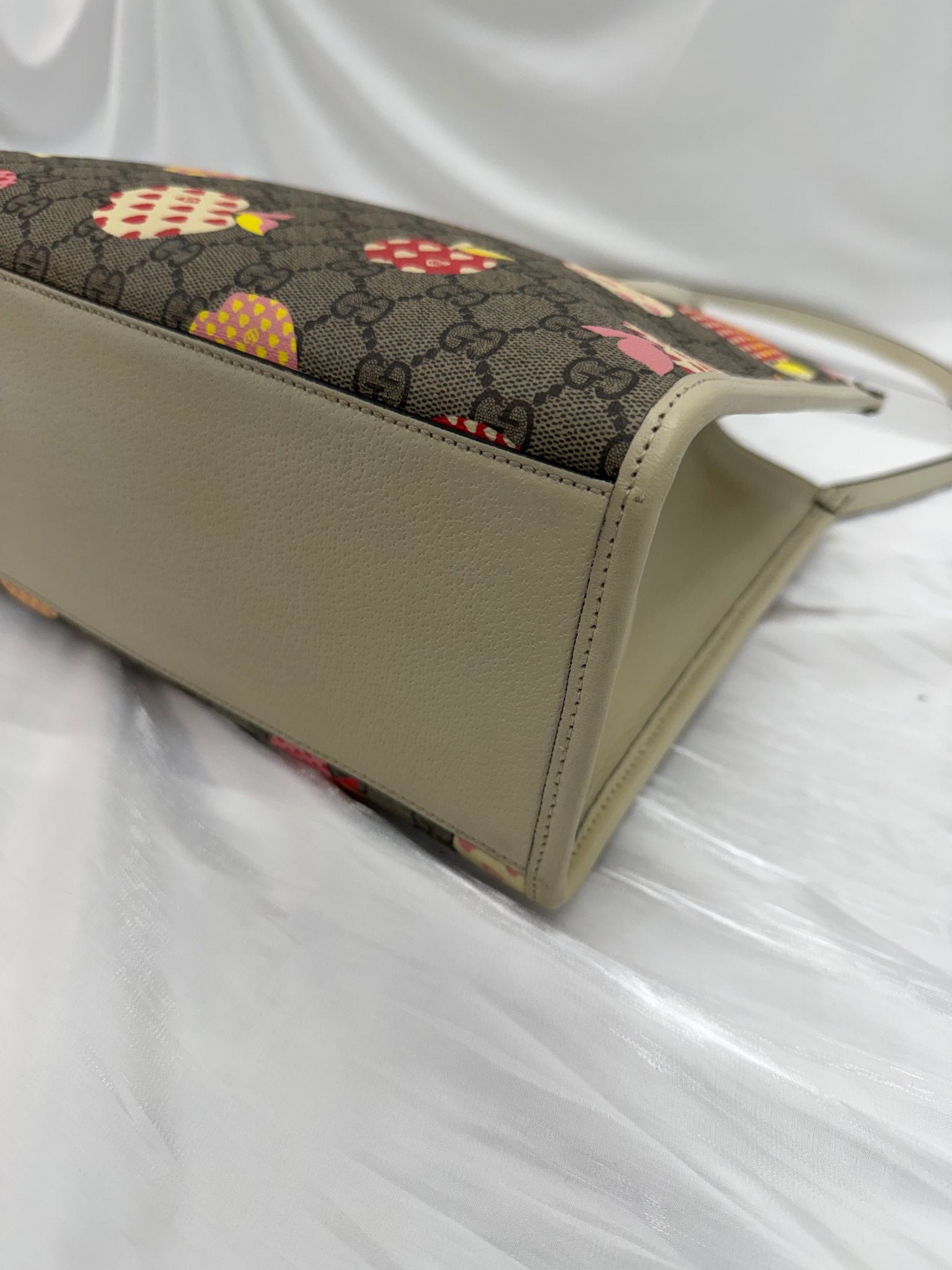 Gucci Multicolor GG Supreme Les Pommes Small Tote
