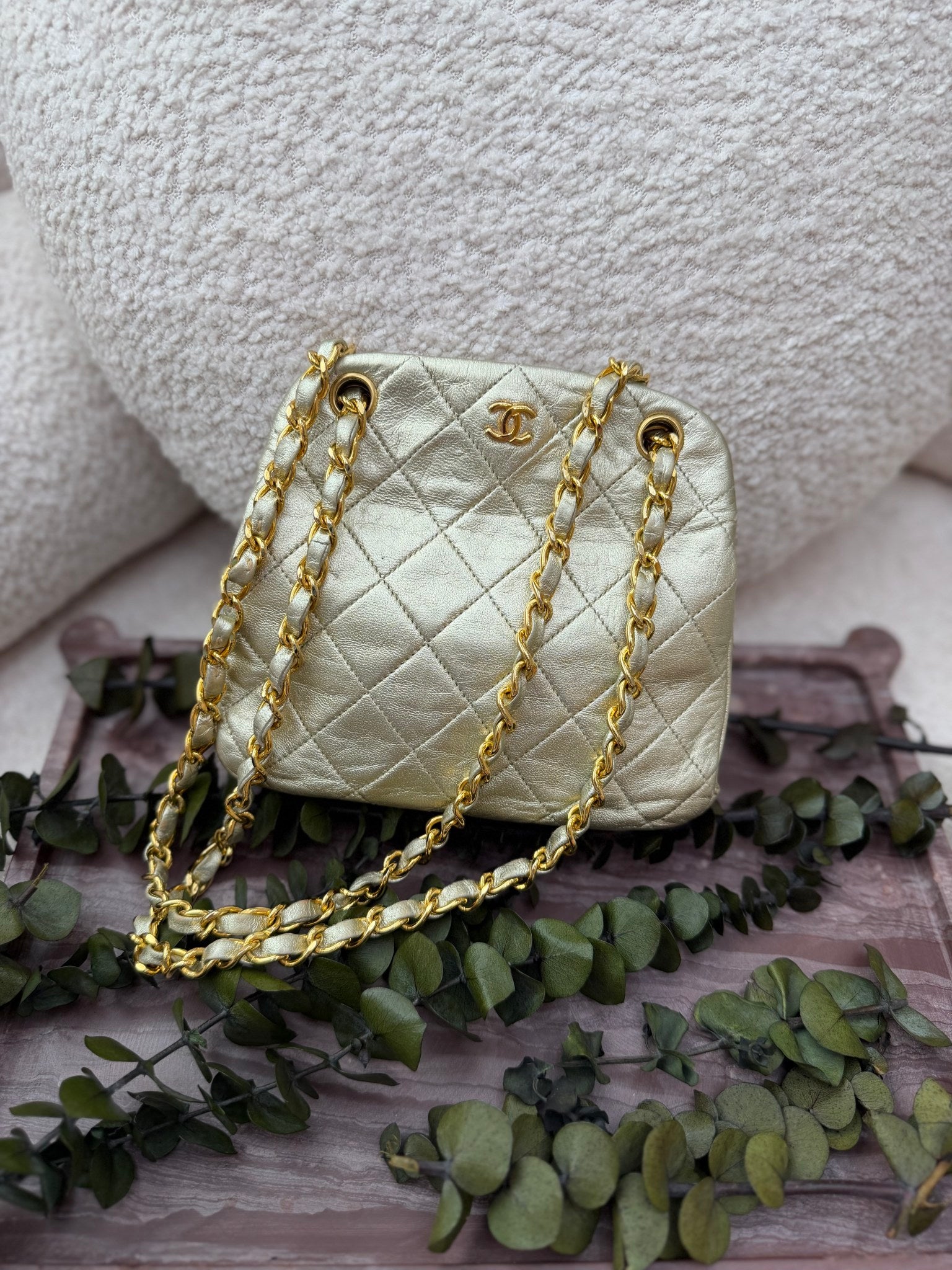 Chanel Vintage Gold Quilted Leather Kiss Lock Shoulder Bag