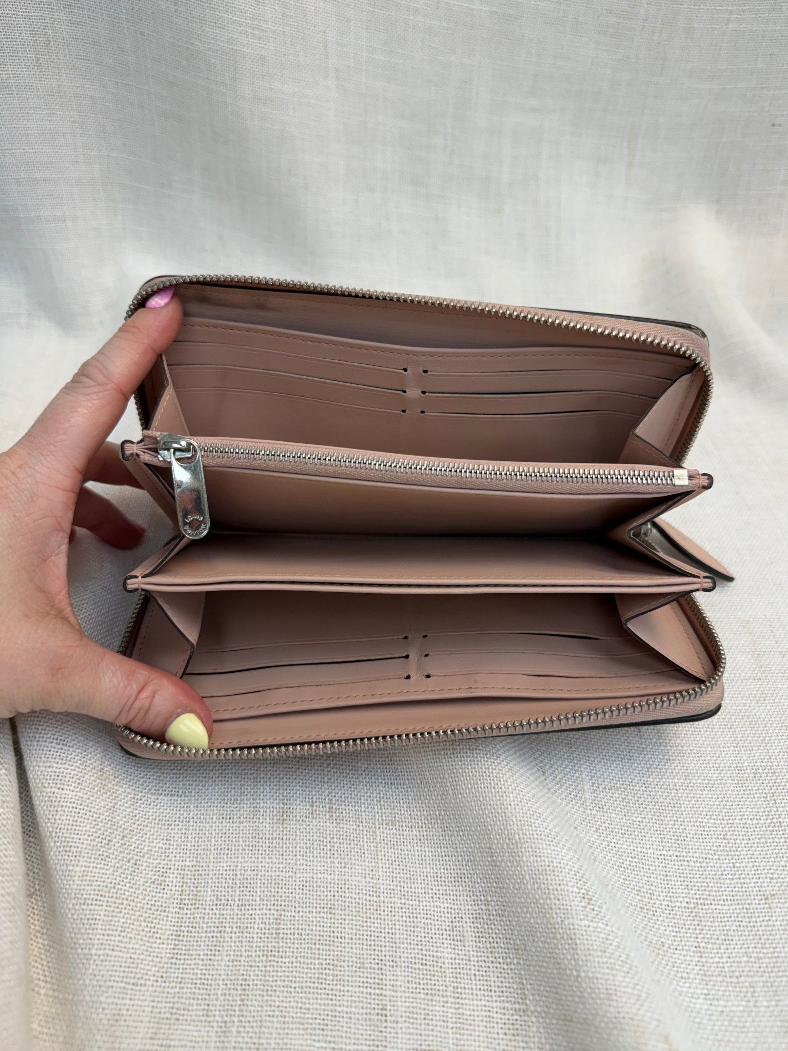 Louis Vuitton Light Pink Leather Mahina Zippy Wallet